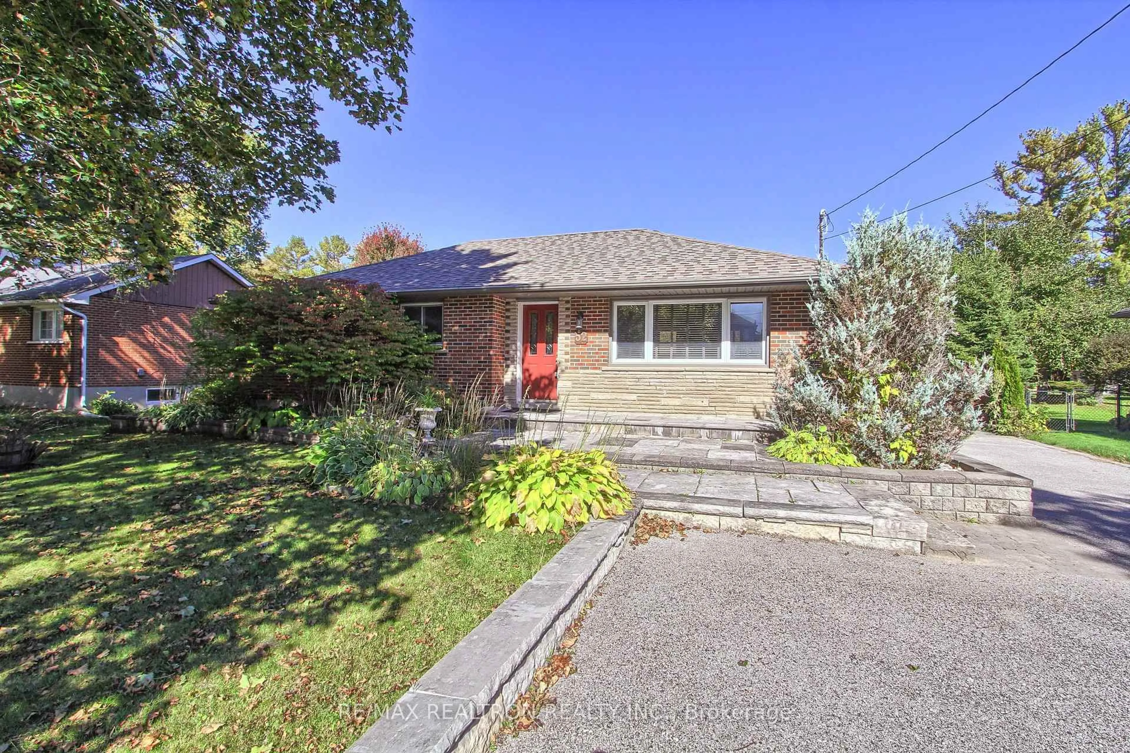 Home with brick exterior material, street for 52 Farr Ave, East Gwillimbury Ontario L0G 1V0