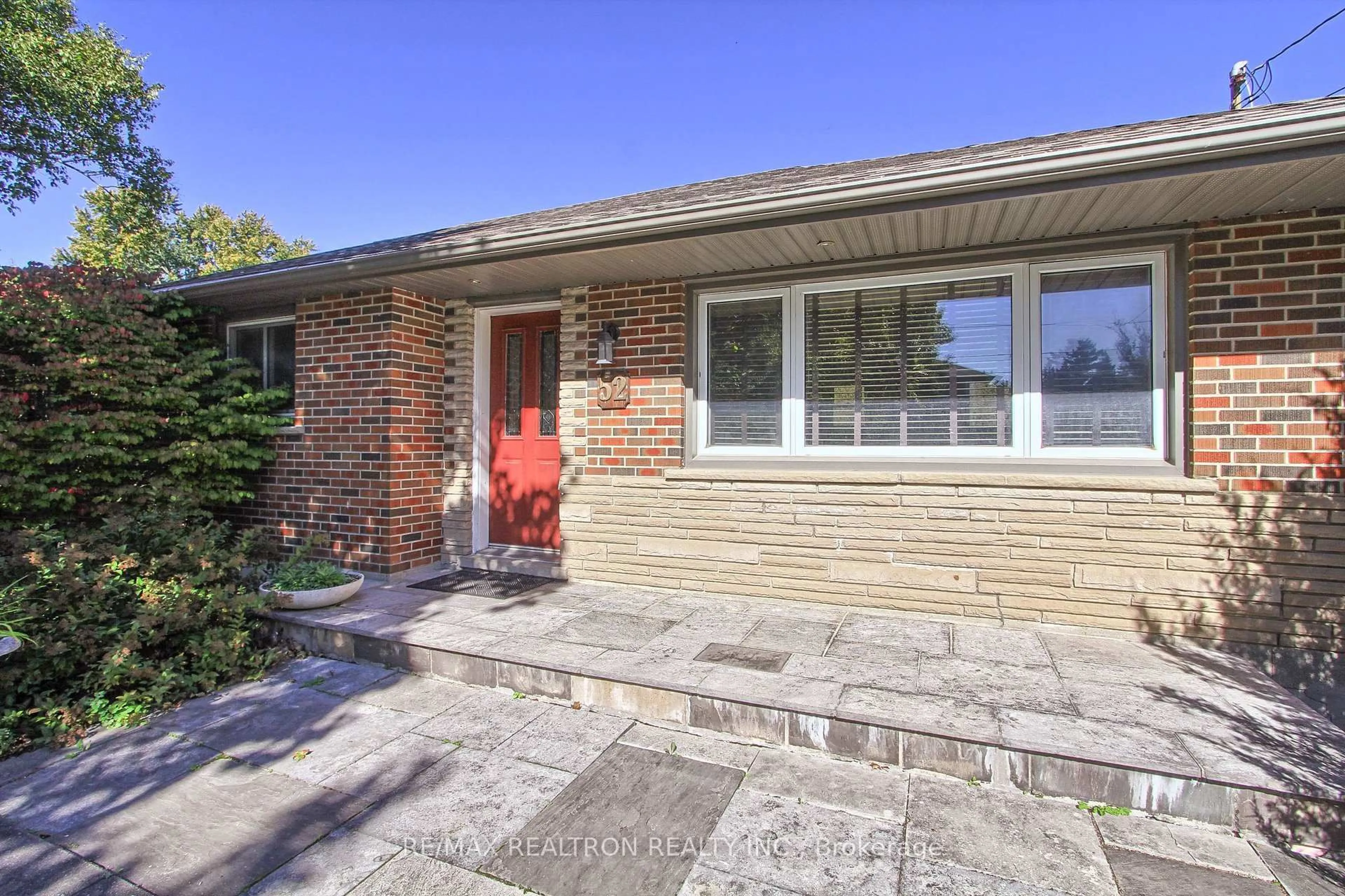Home with brick exterior material, street for 52 Farr Ave, East Gwillimbury Ontario L0G 1V0