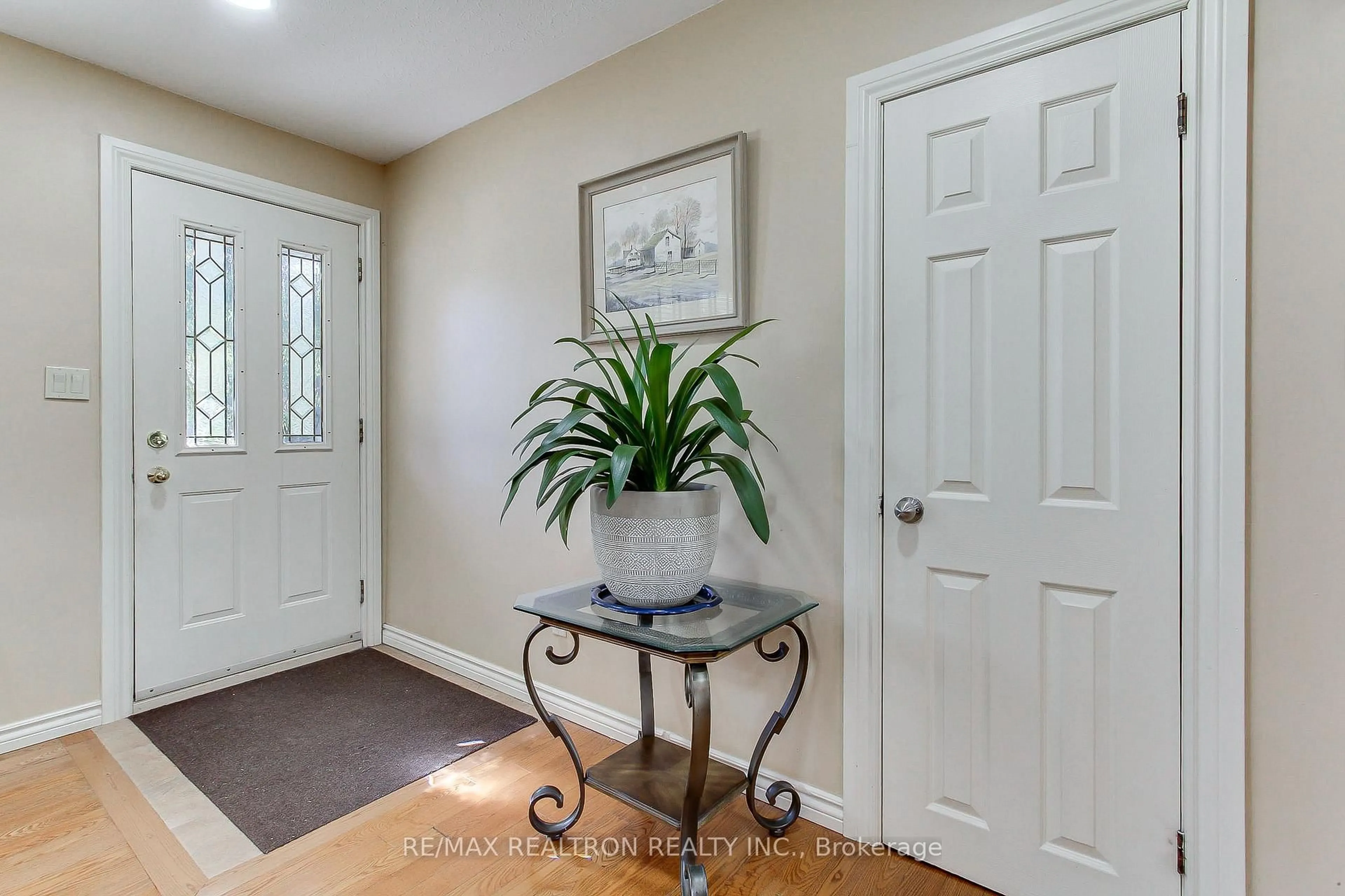 Indoor entryway for 52 Farr Ave, East Gwillimbury Ontario L0G 1V0