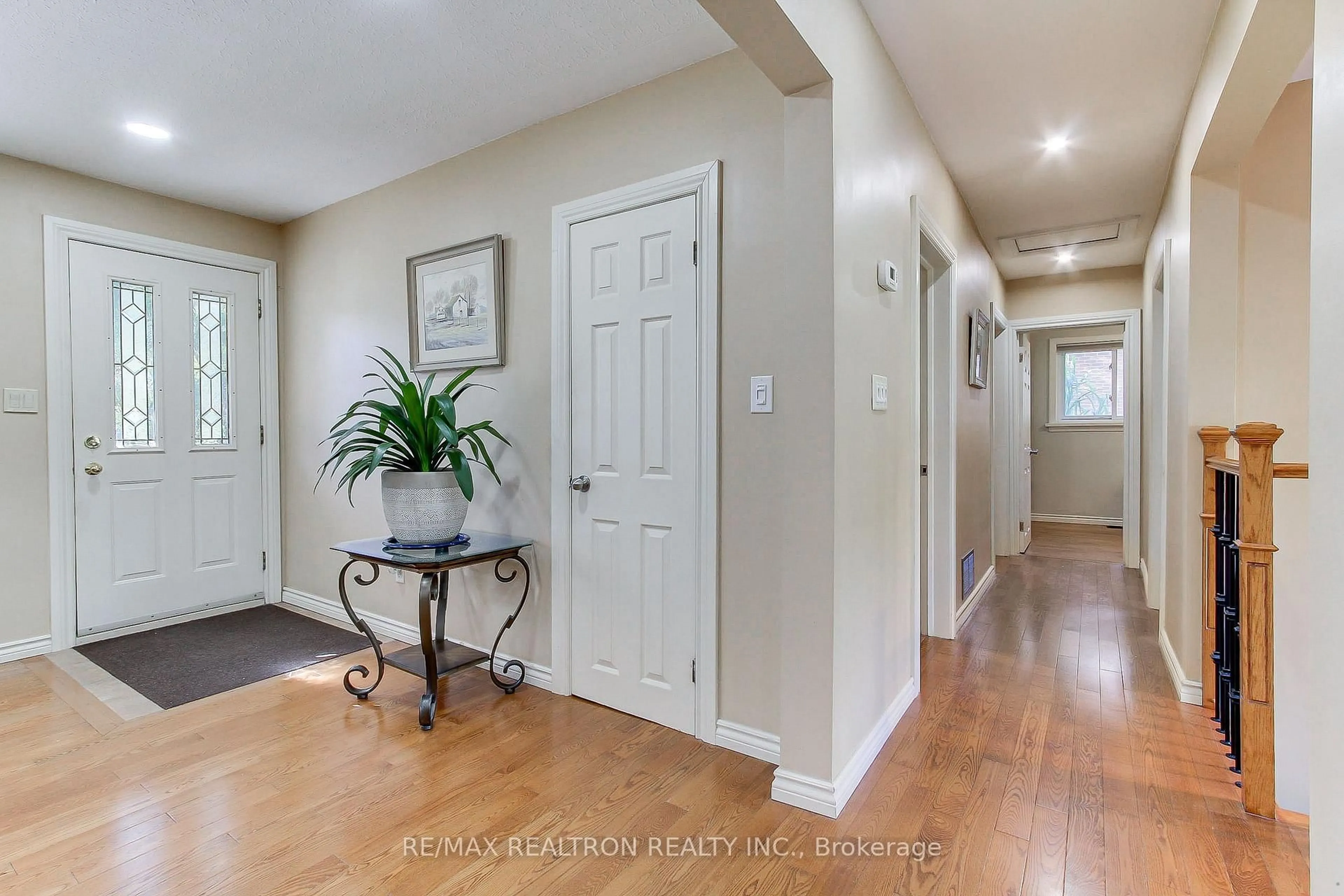 Indoor entryway for 52 Farr Ave, East Gwillimbury Ontario L0G 1V0
