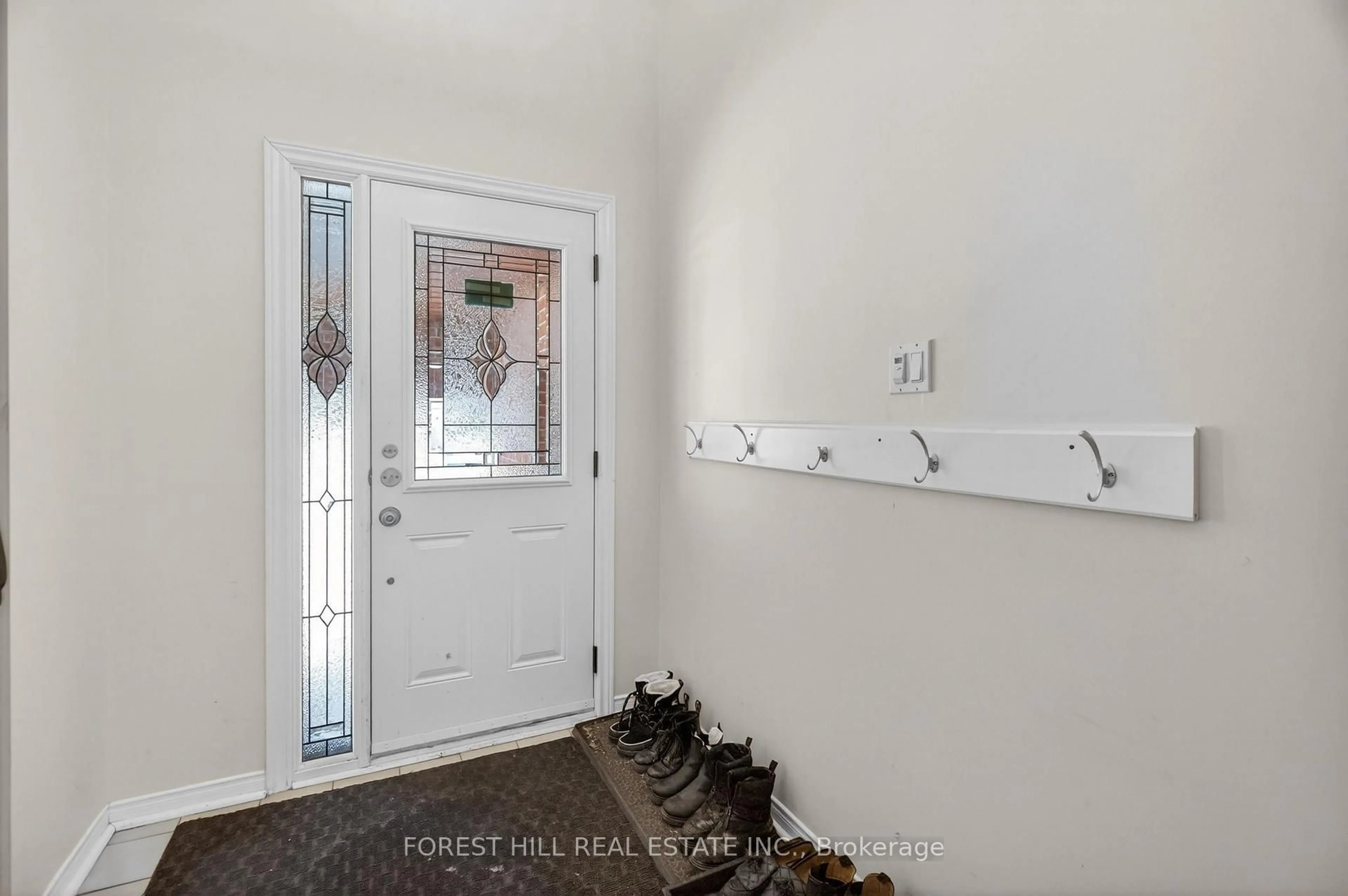 Indoor entryway for 150 North Meadow Cres, Vaughan Ontario L4J 3C5