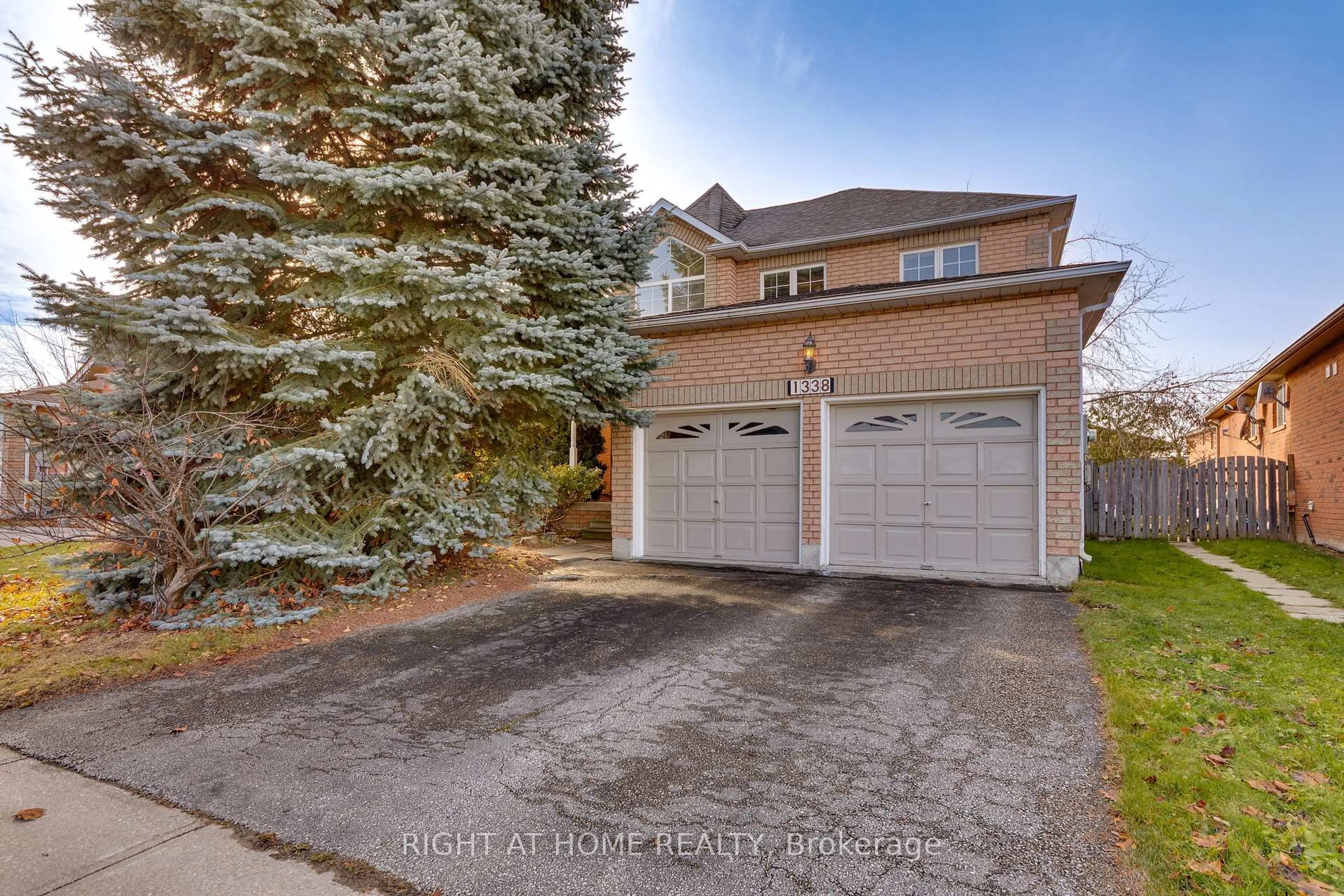 Home with brick exterior material, street for 1338 Vincent Cres, Innisfil Ontario L9S 1Z8