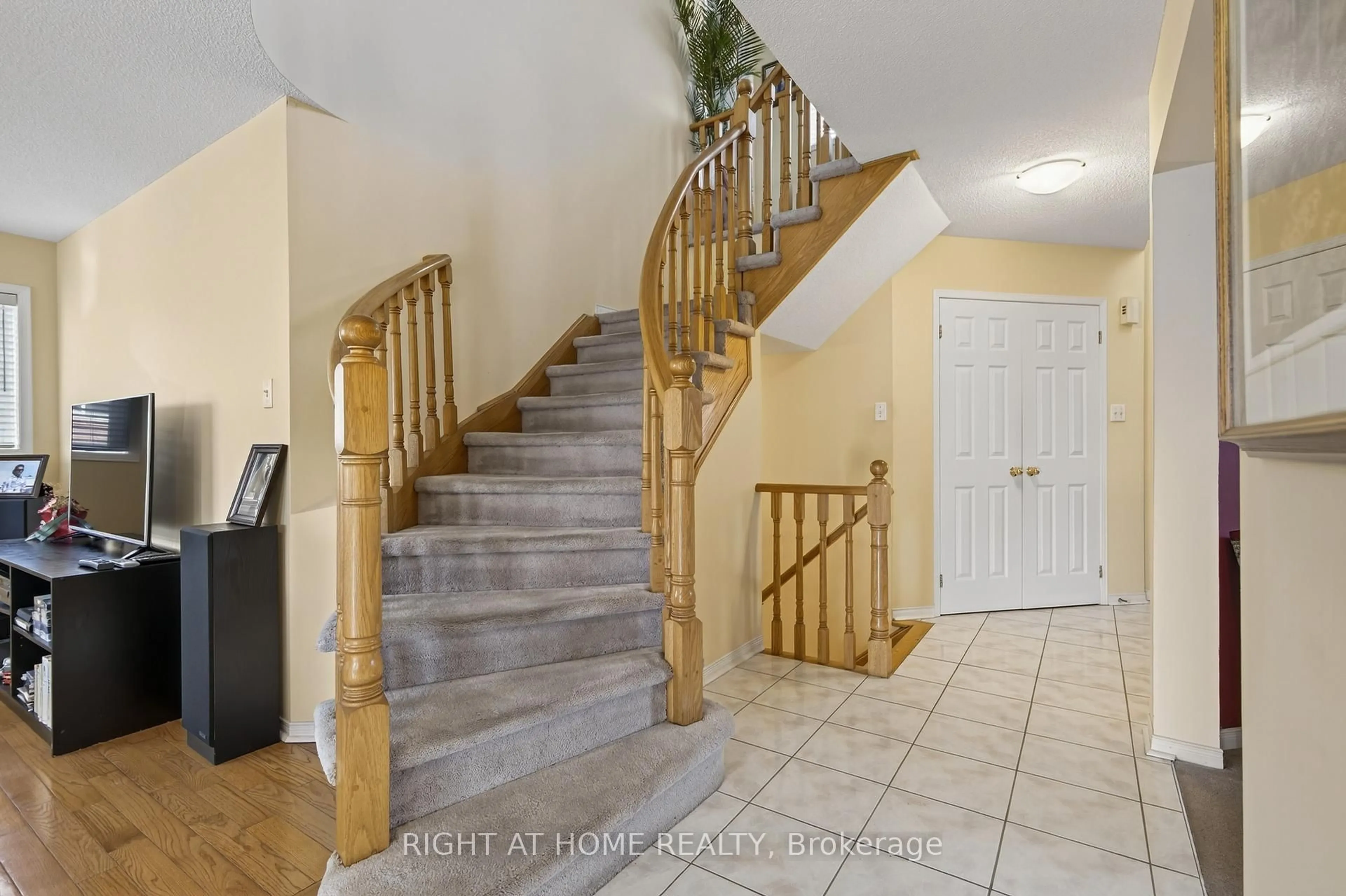 Unknown for 1338 Vincent Cres, Innisfil Ontario L9S 1Z8