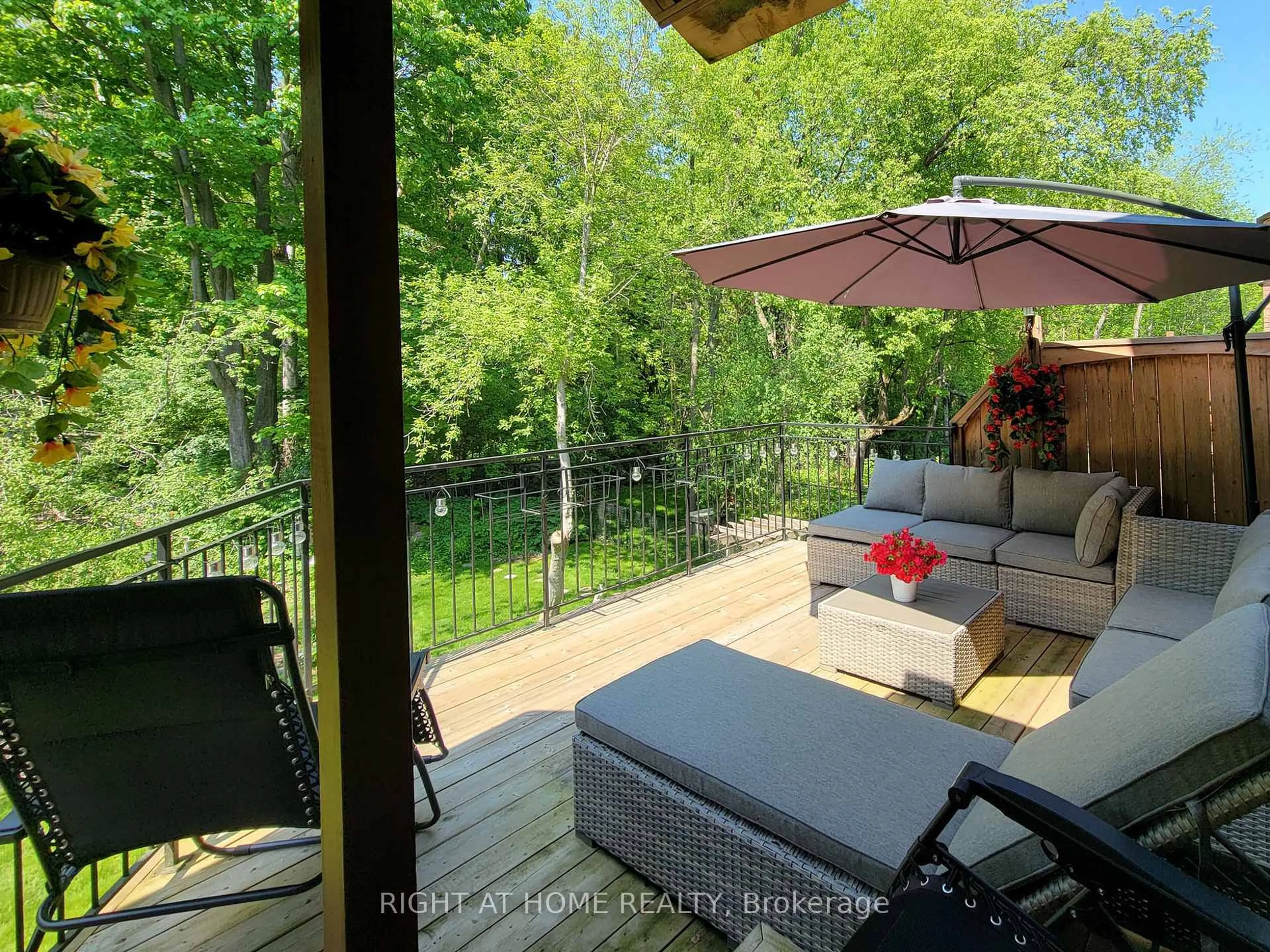 Patio, water/lake/river/ocean view for 95 Westbury Crt, Richmond Hill Ontario L4S 2L3