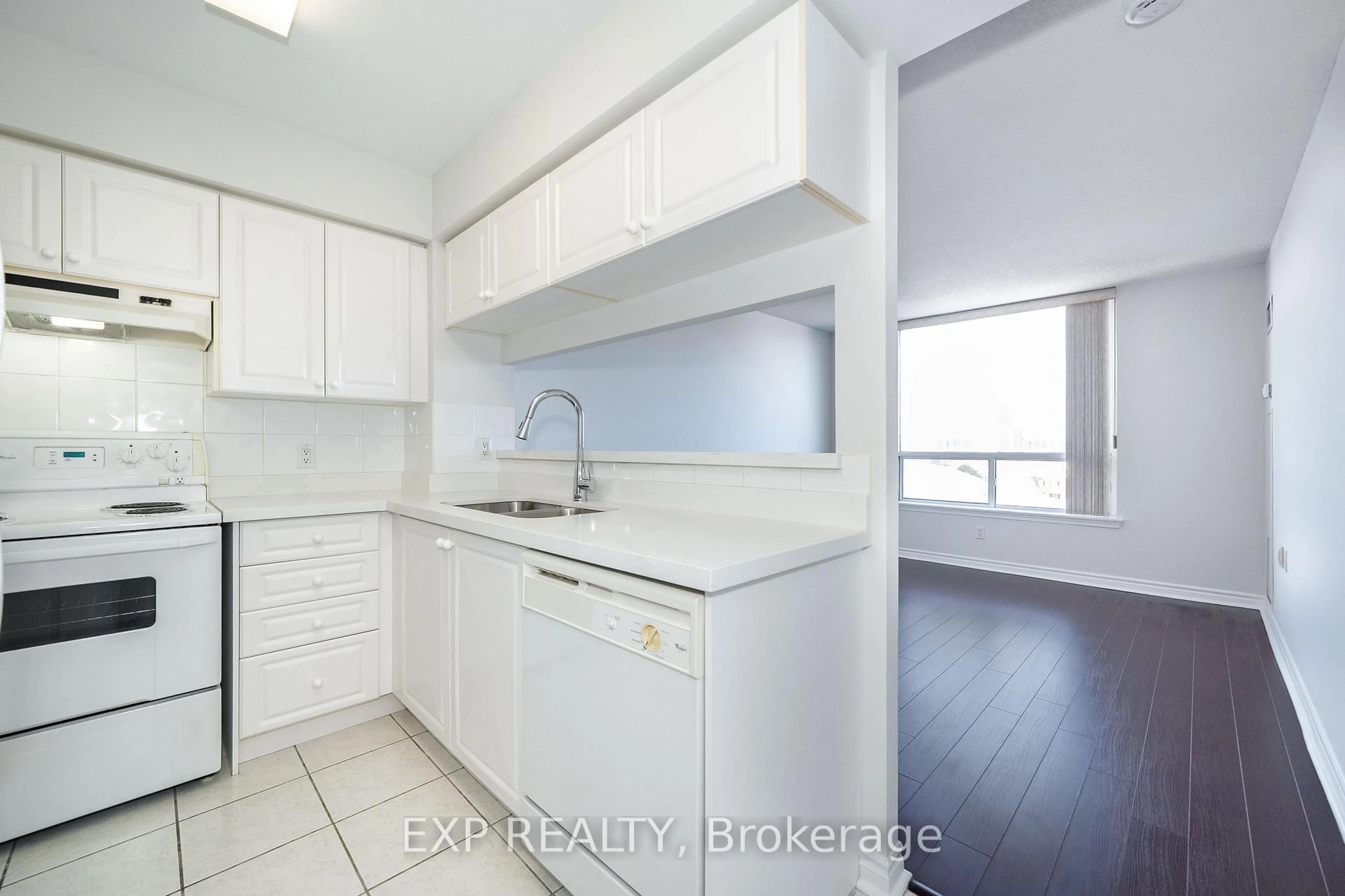 Standard kitchen, unknown for 9015 Leslie St #807, Richmond Hill Ontario L4B 4J8