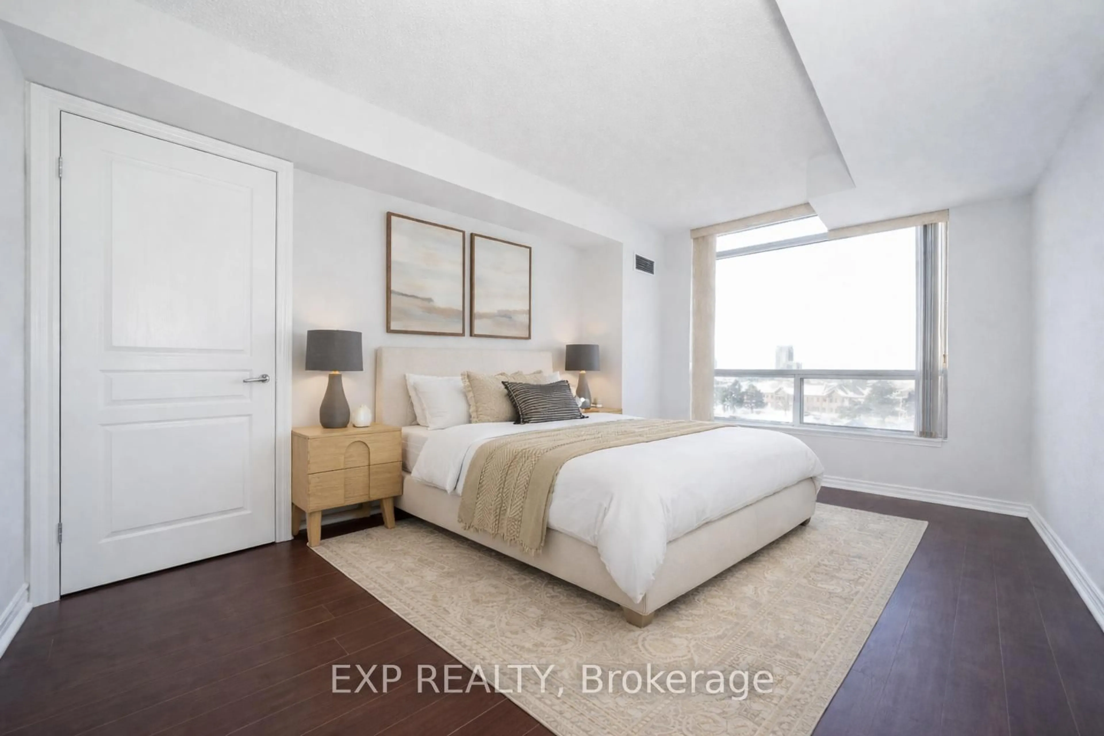 Bedroom with bed, unknown for 9015 Leslie St #807, Richmond Hill Ontario L4B 4J8