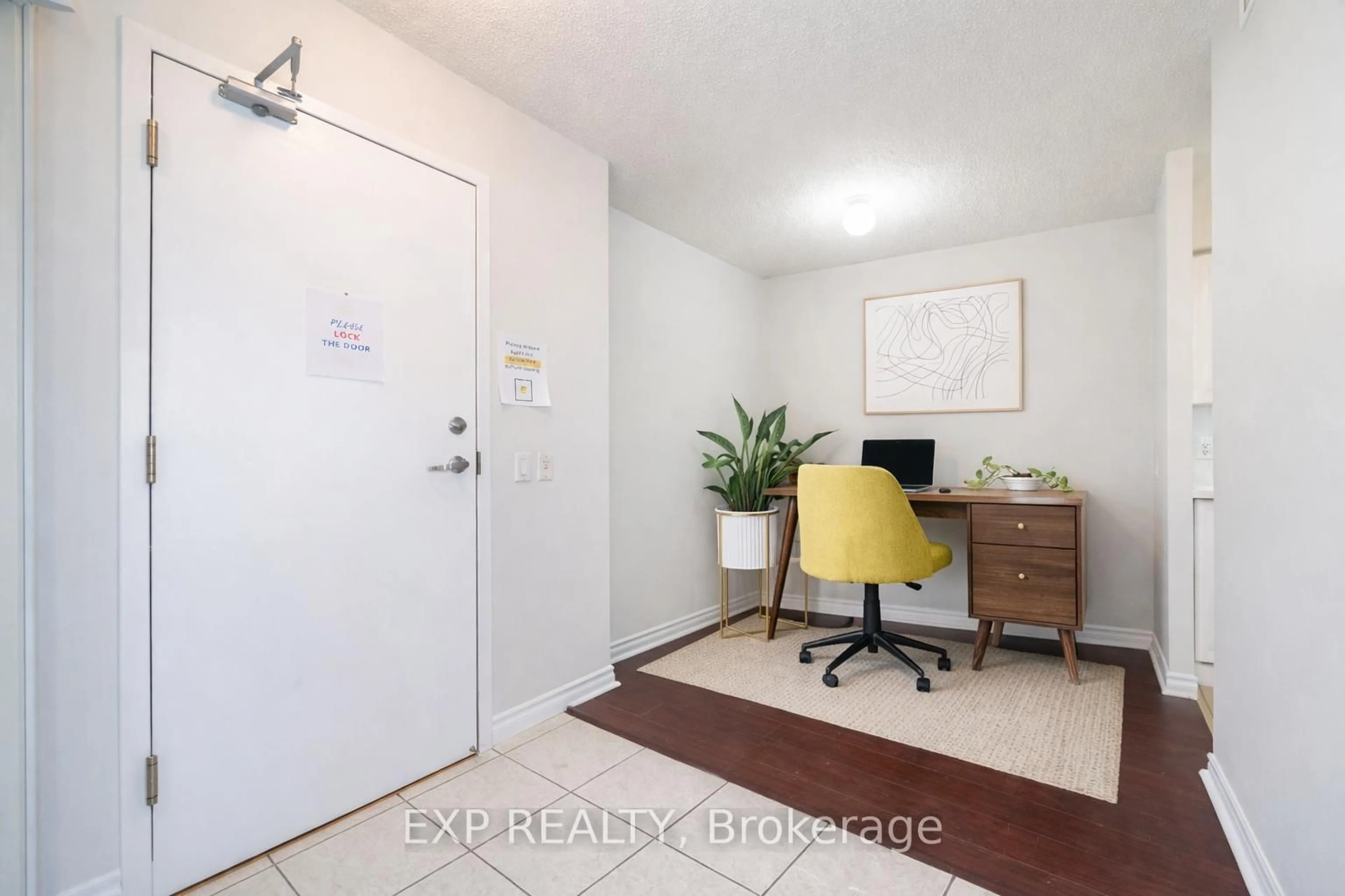 Indoor entryway for 9015 Leslie St #807, Richmond Hill Ontario L4B 4J8