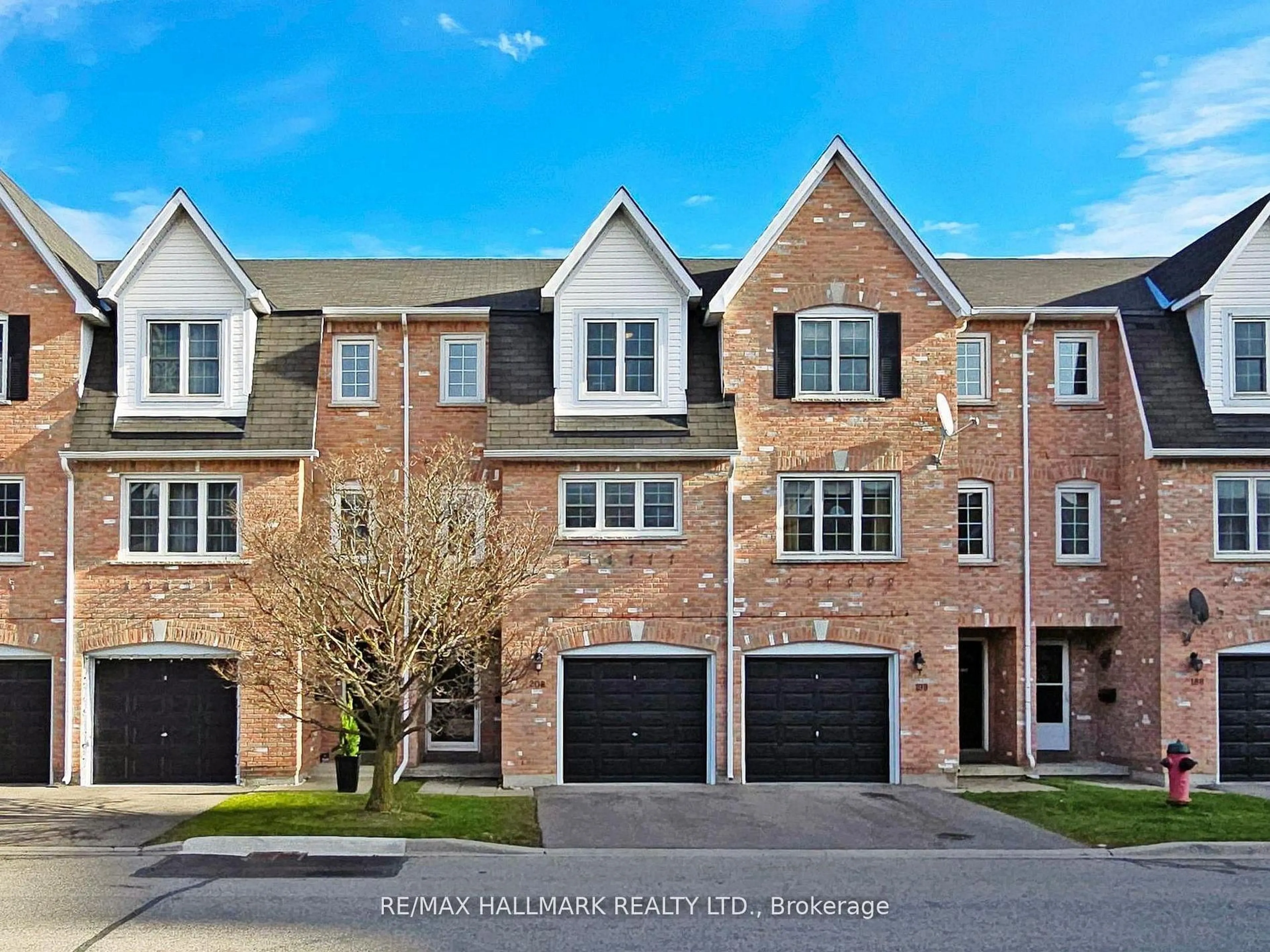 Home with brick exterior material, street for 51 Northern Heights Dr #20B, Richmond Hill Ontario L4B 4C9