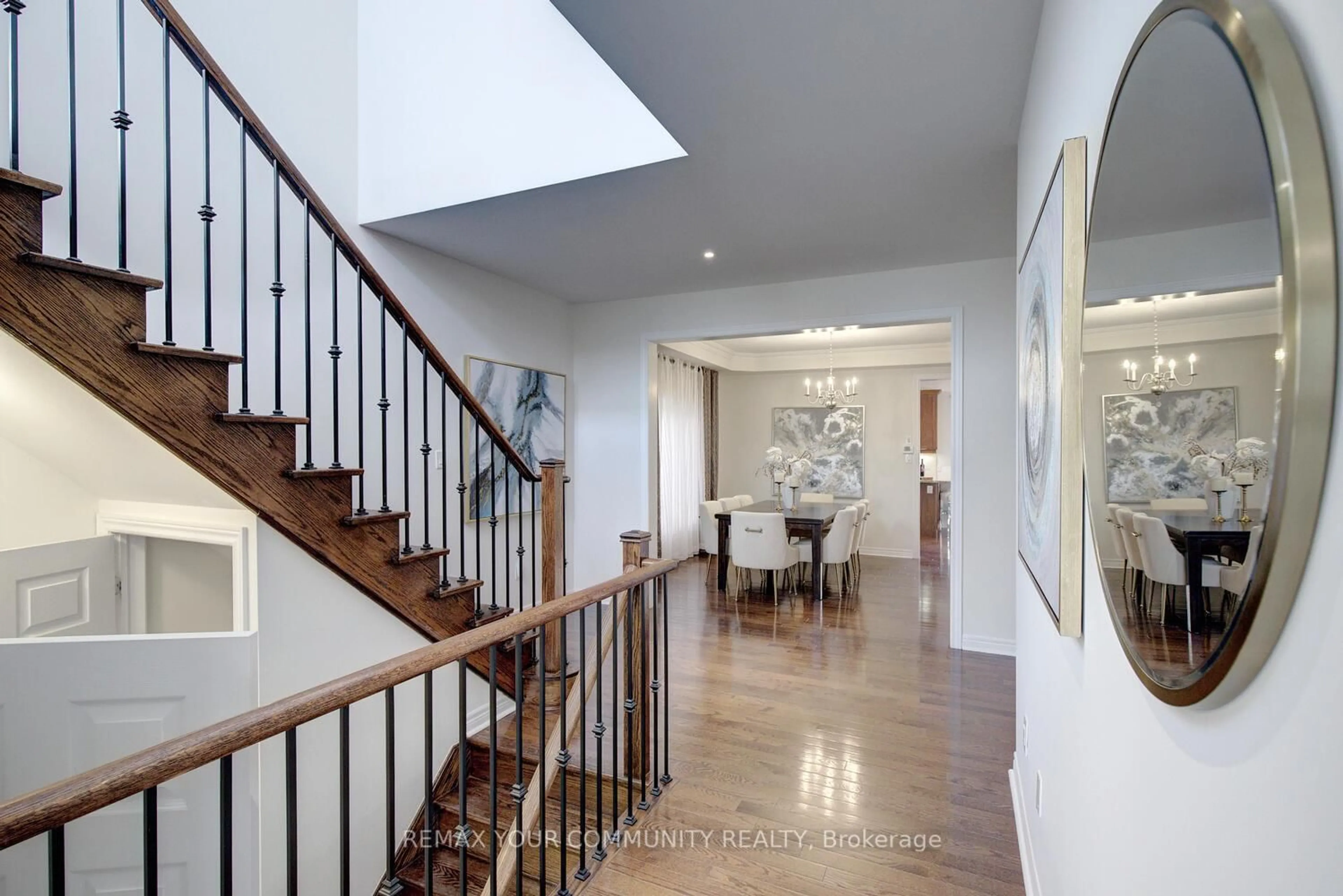 Indoor foyer for 6 Halo Crt, Vaughan Ontario L6A 4L3