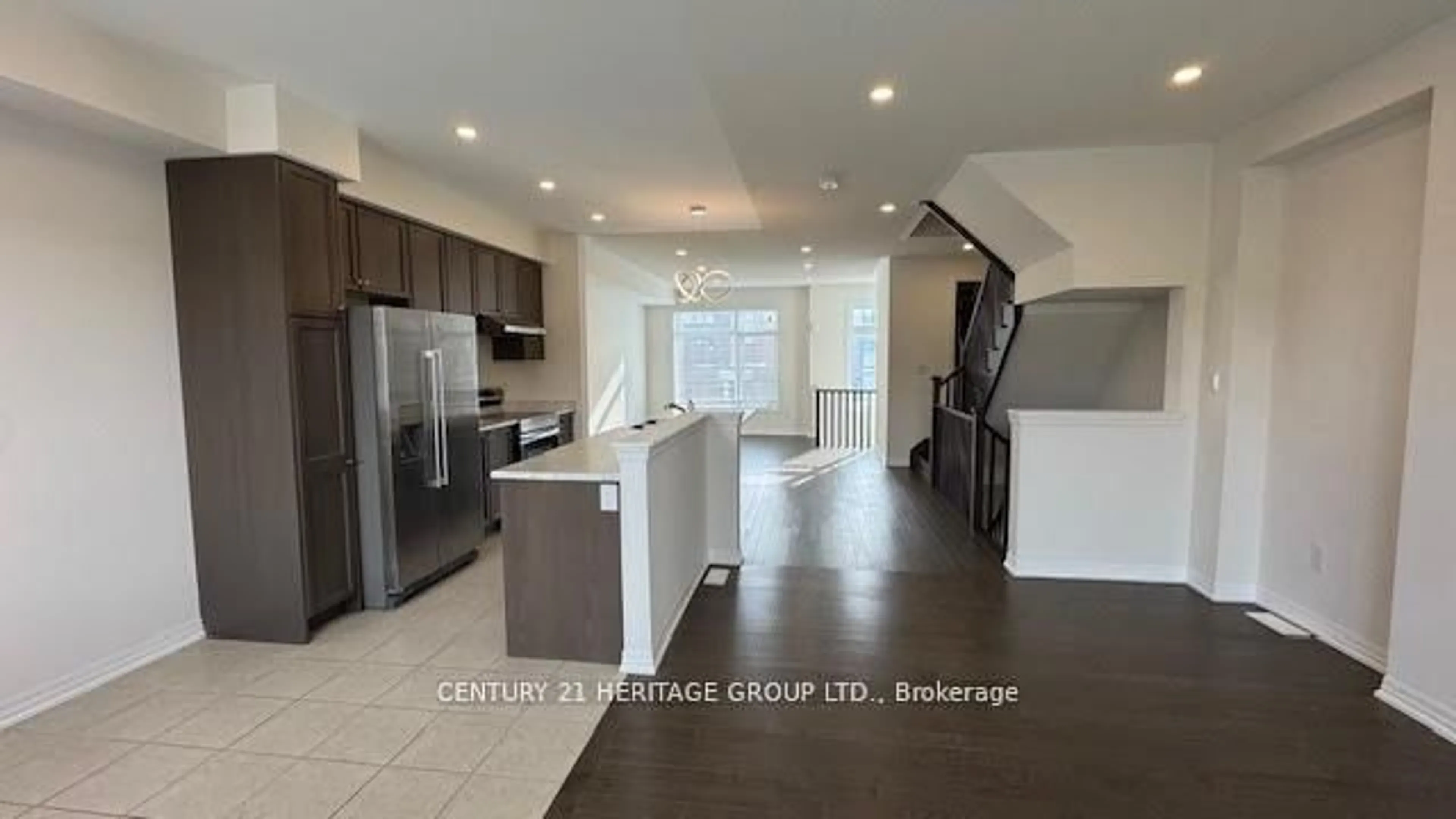 Open concept kitchen, ceramic/tile floor for 163 Tango Cres, Newmarket Ontario L3X 0K5