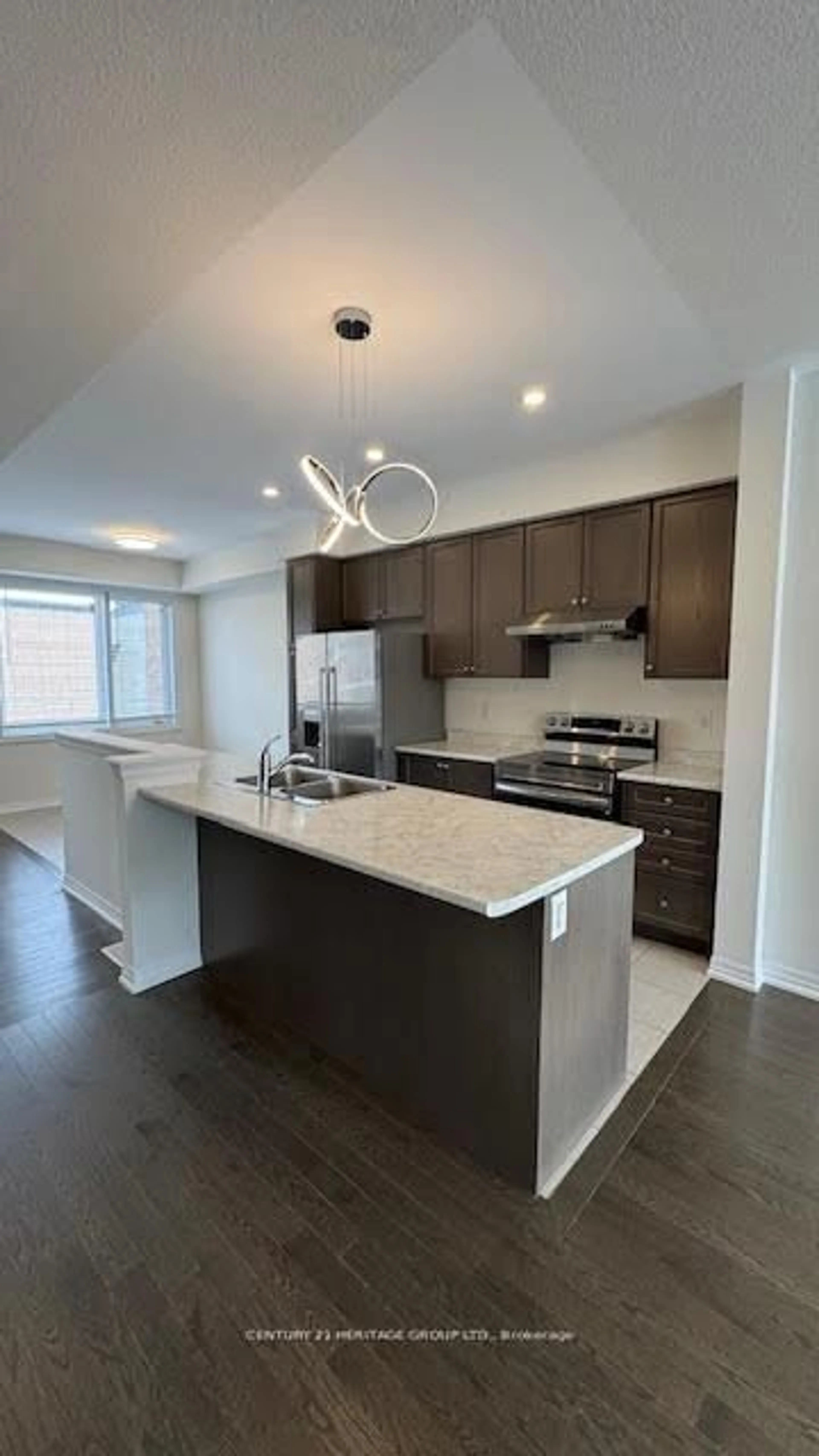 Open concept kitchen, unknown for 163 Tango Cres, Newmarket Ontario L3X 0K5