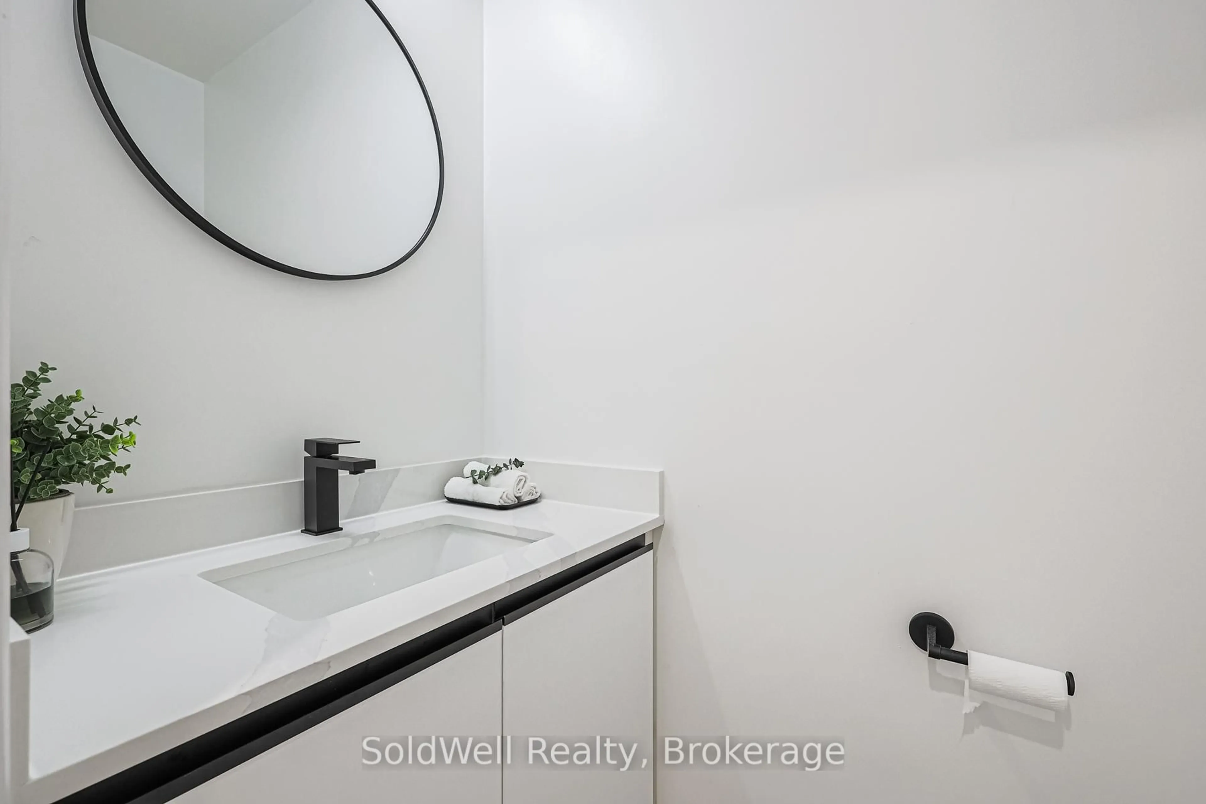 Standard bathroom, unknown for 160 Charles St, Vaughan Ontario L4J 3C7