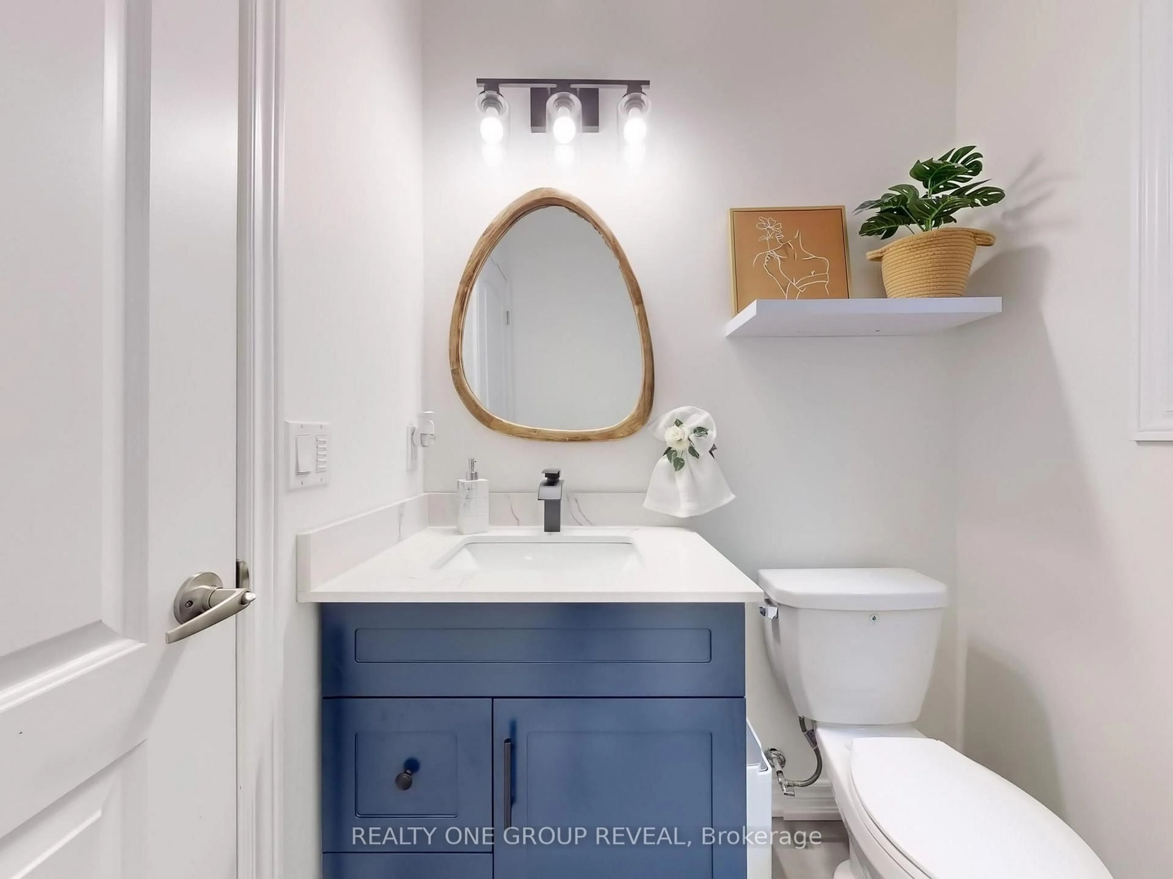 Contemporary bathroom, ceramic/tile floor for 58 Busato Dr, Whitchurch-Stouffville Ontario L4A 4V4