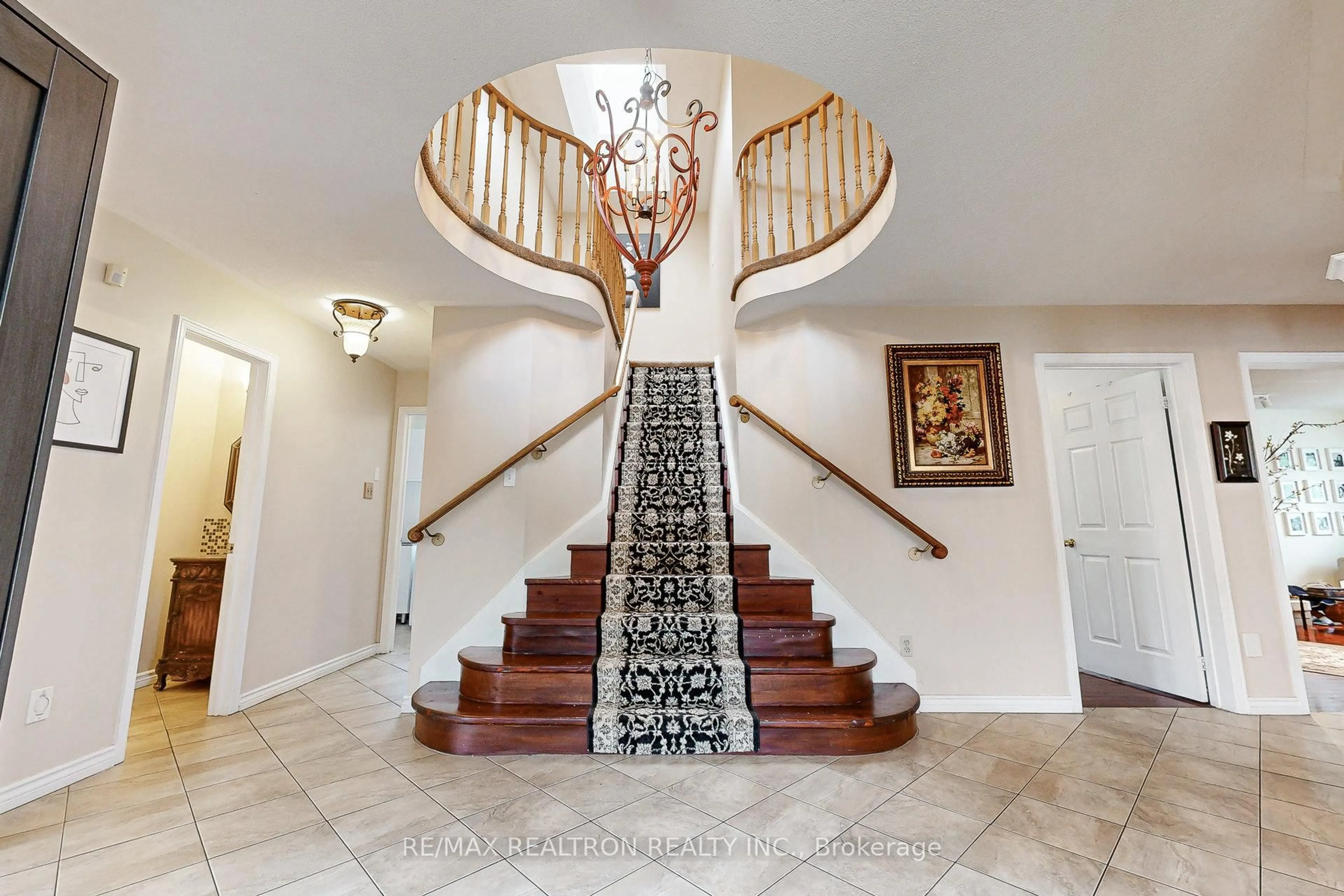 Unknown for 98 Charing Cres, Aurora Ontario L4G 6P5