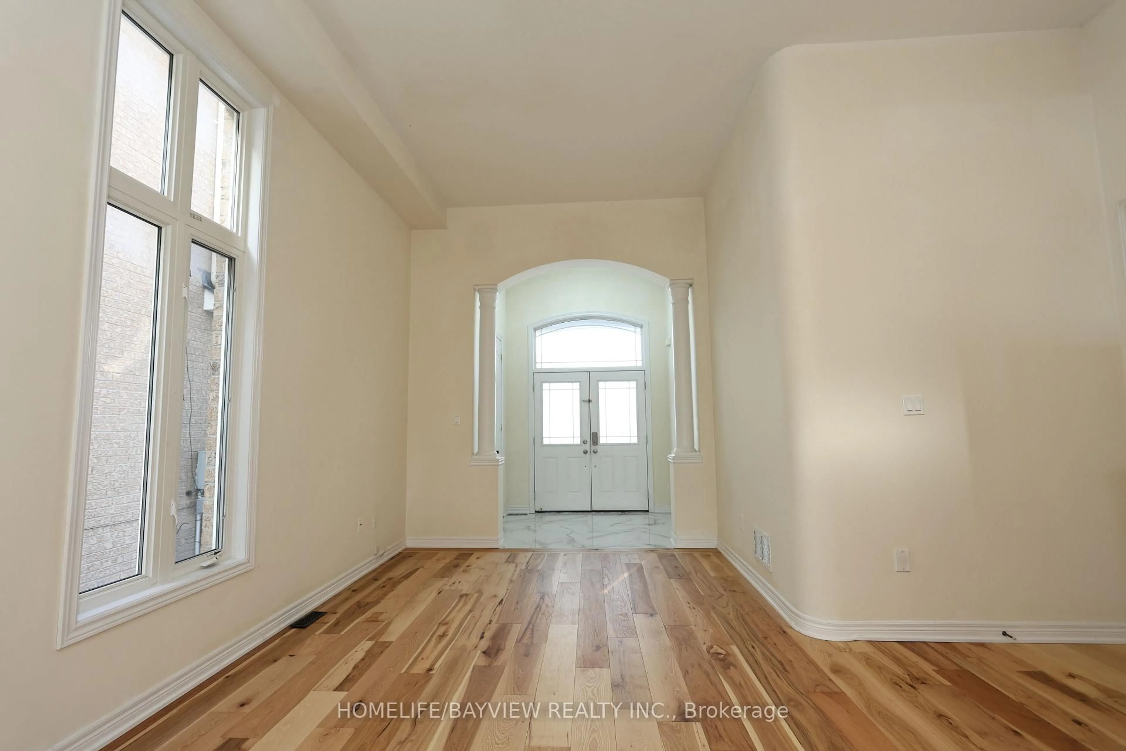 Indoor entryway for 171 Maurier Blvd, Vaughan Ontario L6A 0V2