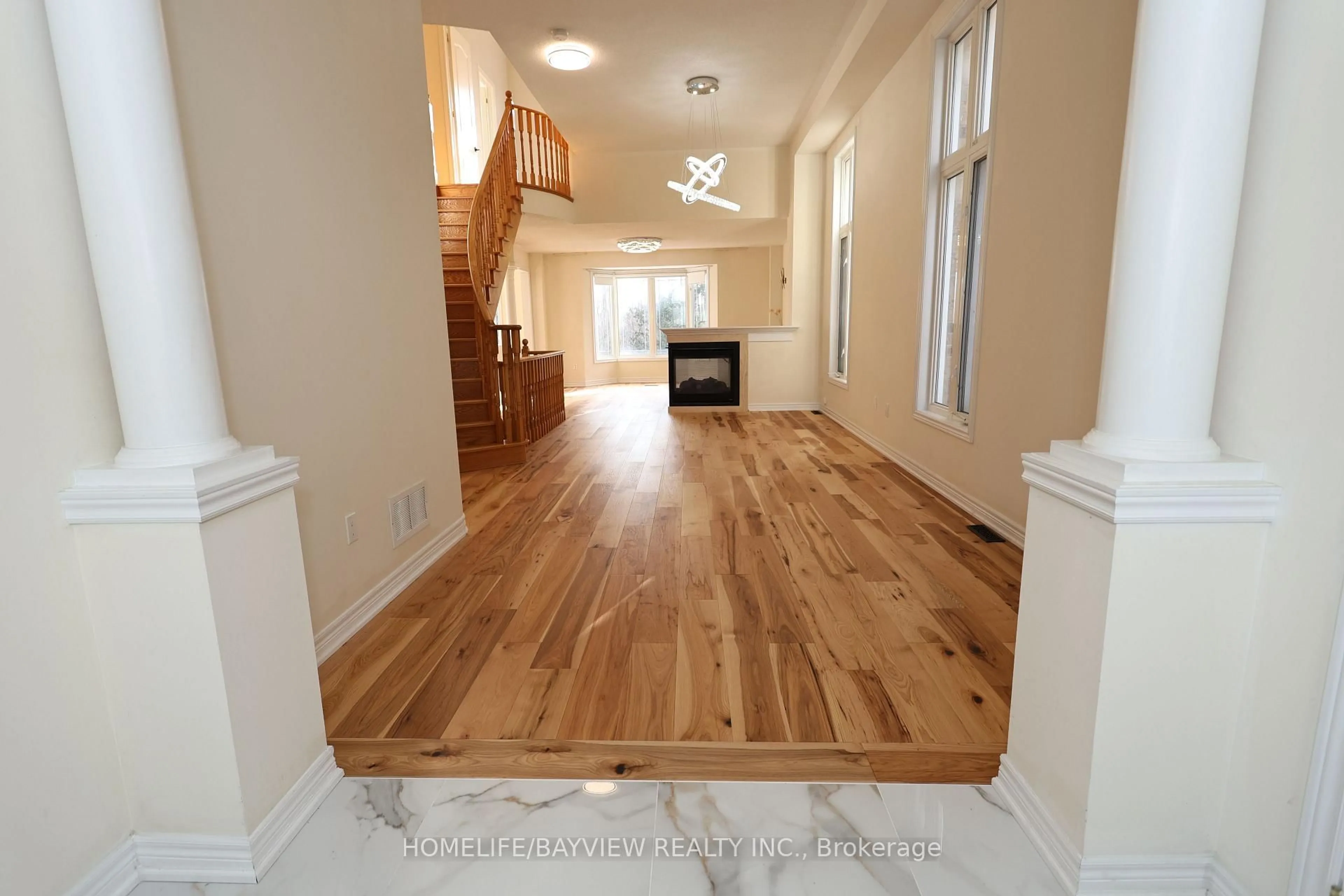 Indoor entryway for 171 Maurier Blvd, Vaughan Ontario L6A 0V2