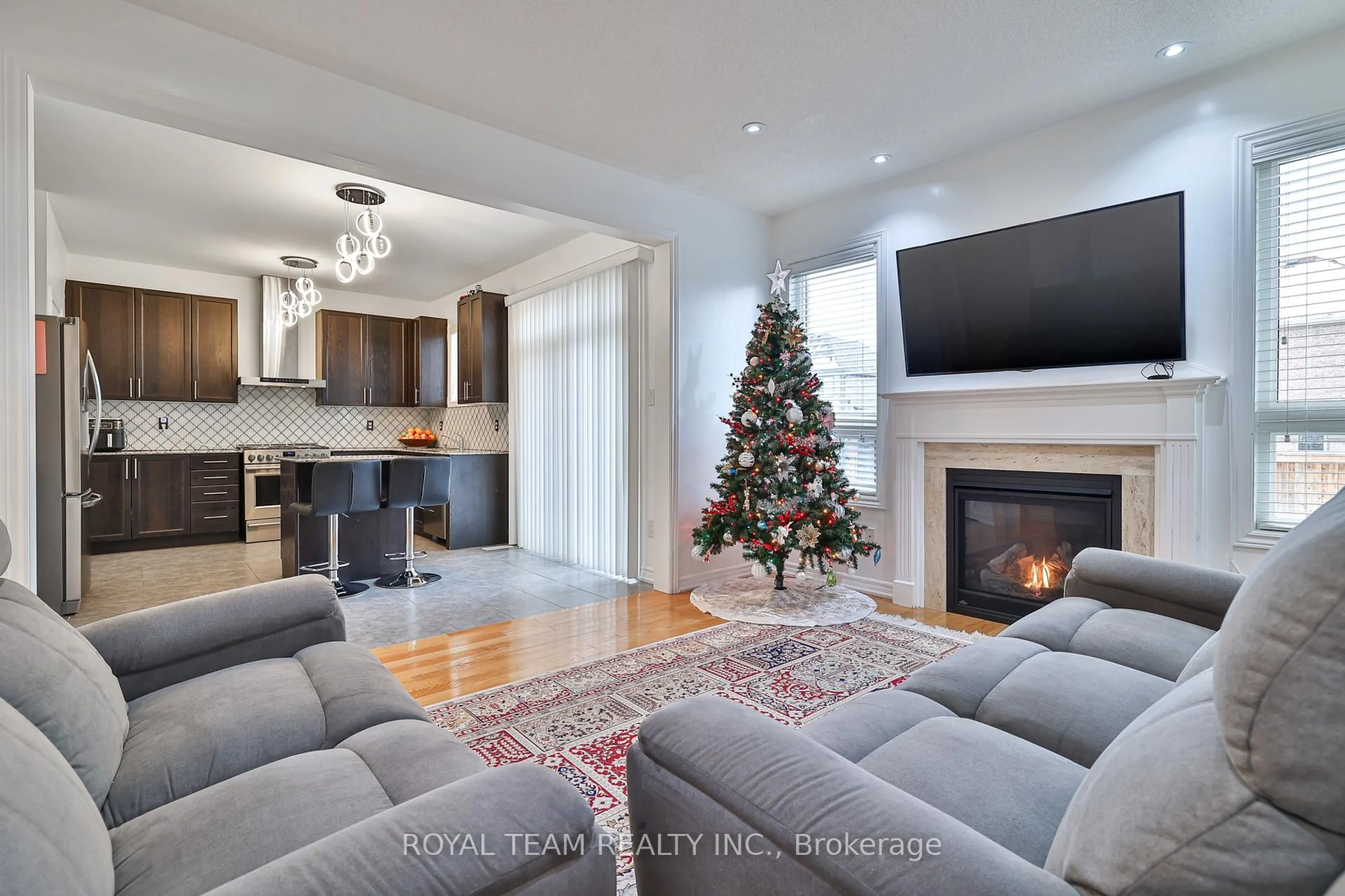 Living room with furniture, unknown for 61 Lampkin St, Georgina Ontario L0E 1R0