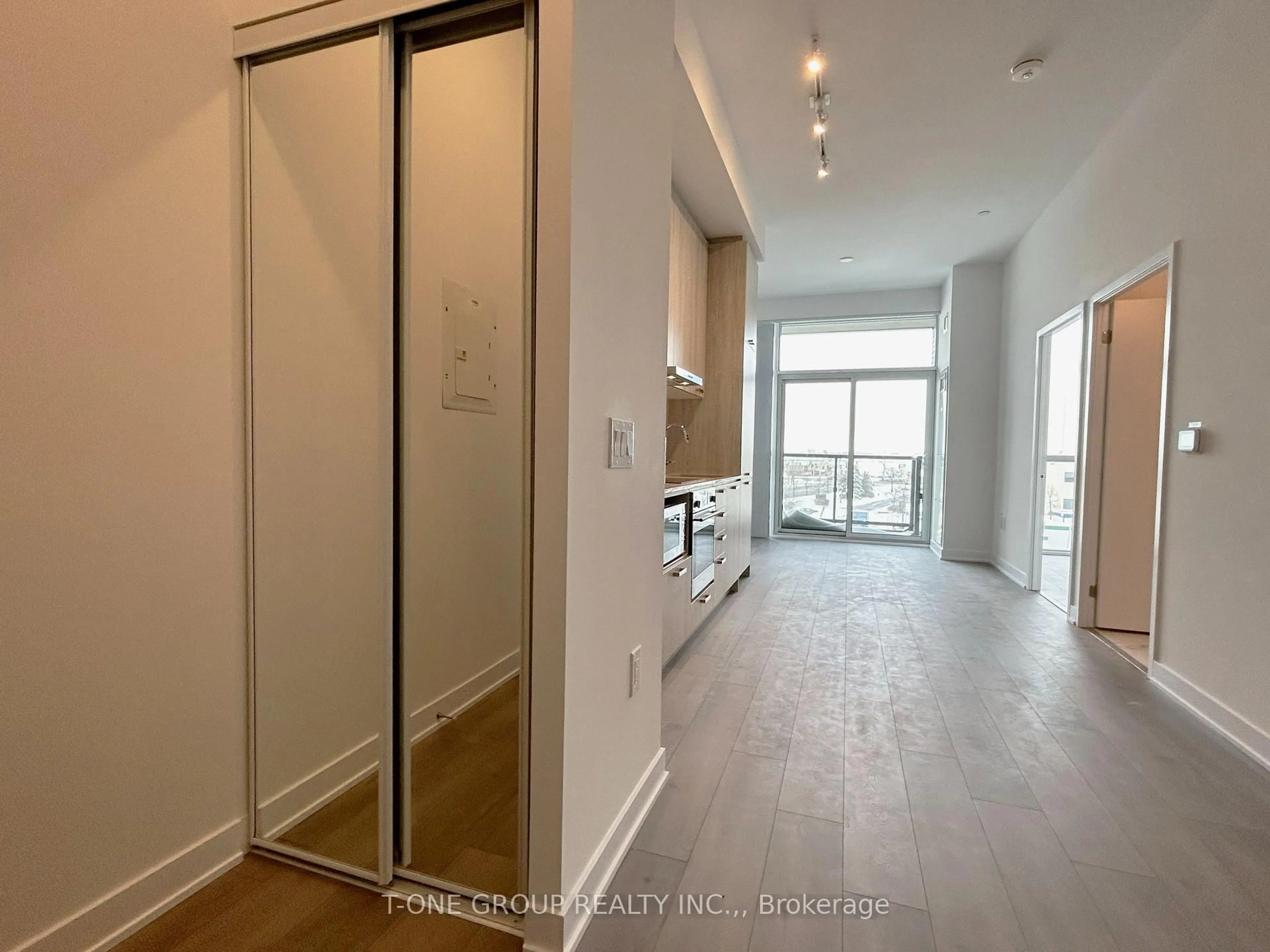 Unknown for 38 Honeycrisp Cres #310, Vaughan Ontario L4K 0M8