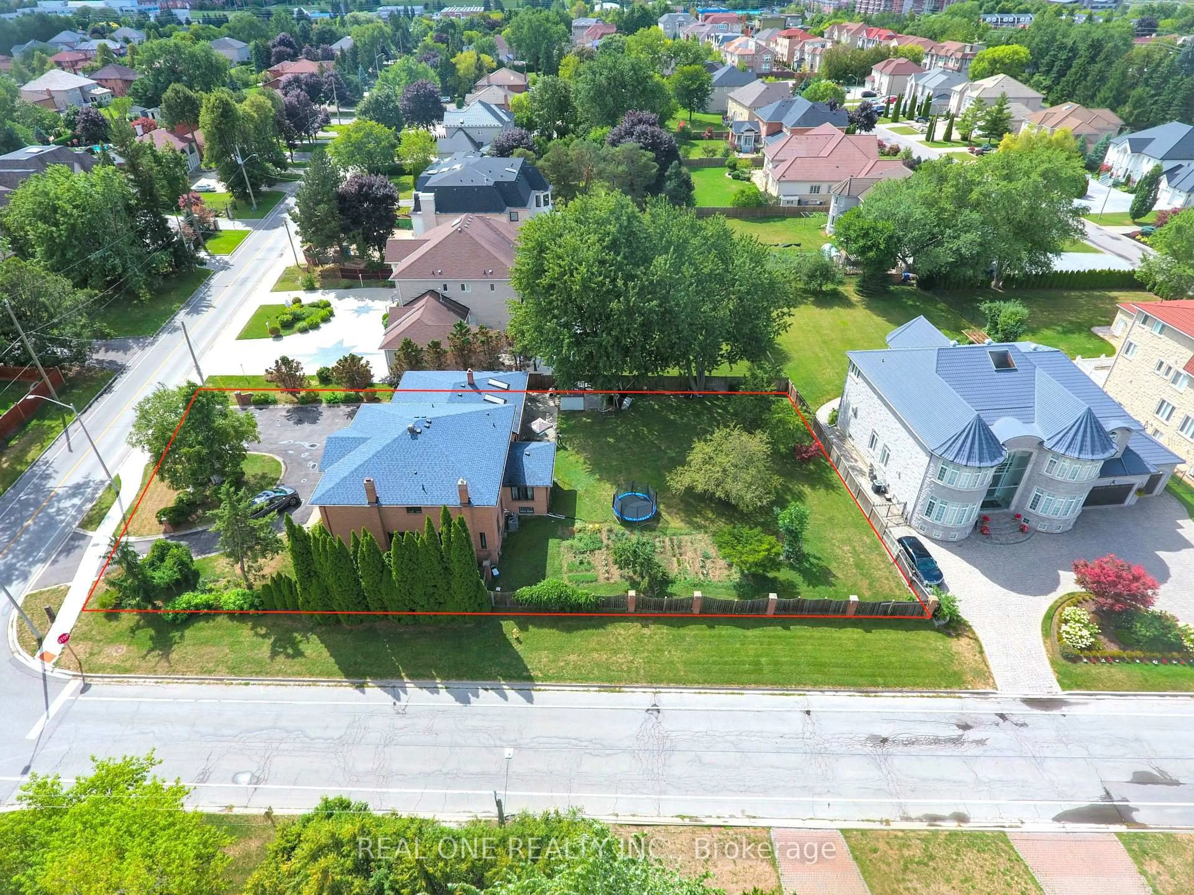 A pic from outside/outdoor area/front of a property/back of a property/a pic from drone, street for 62 Lee Ave, Markham Ontario L3R 8G4
