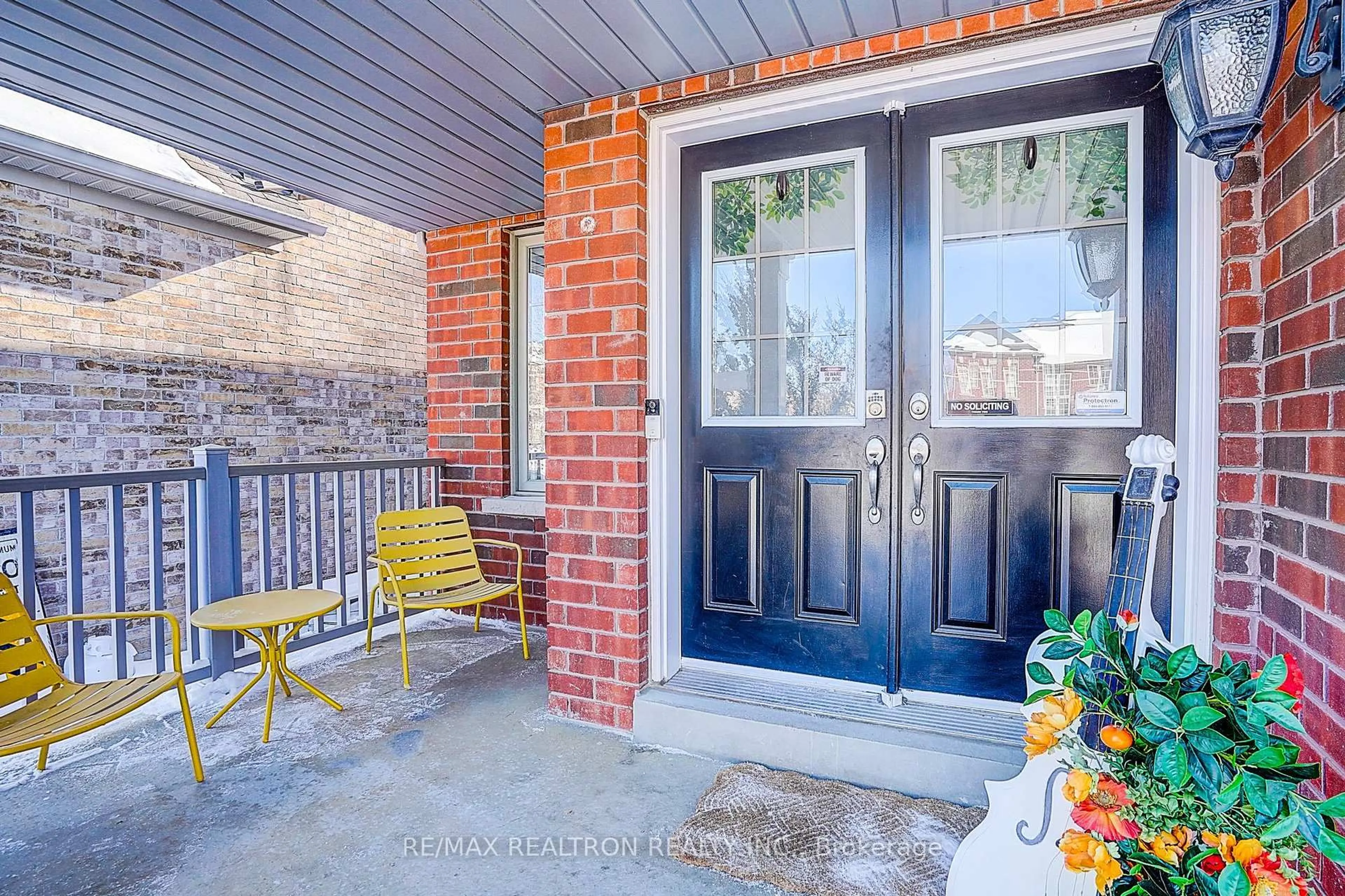 Indoor entryway for 571 Davos Rd, Vaughan Ontario L4H 0X4
