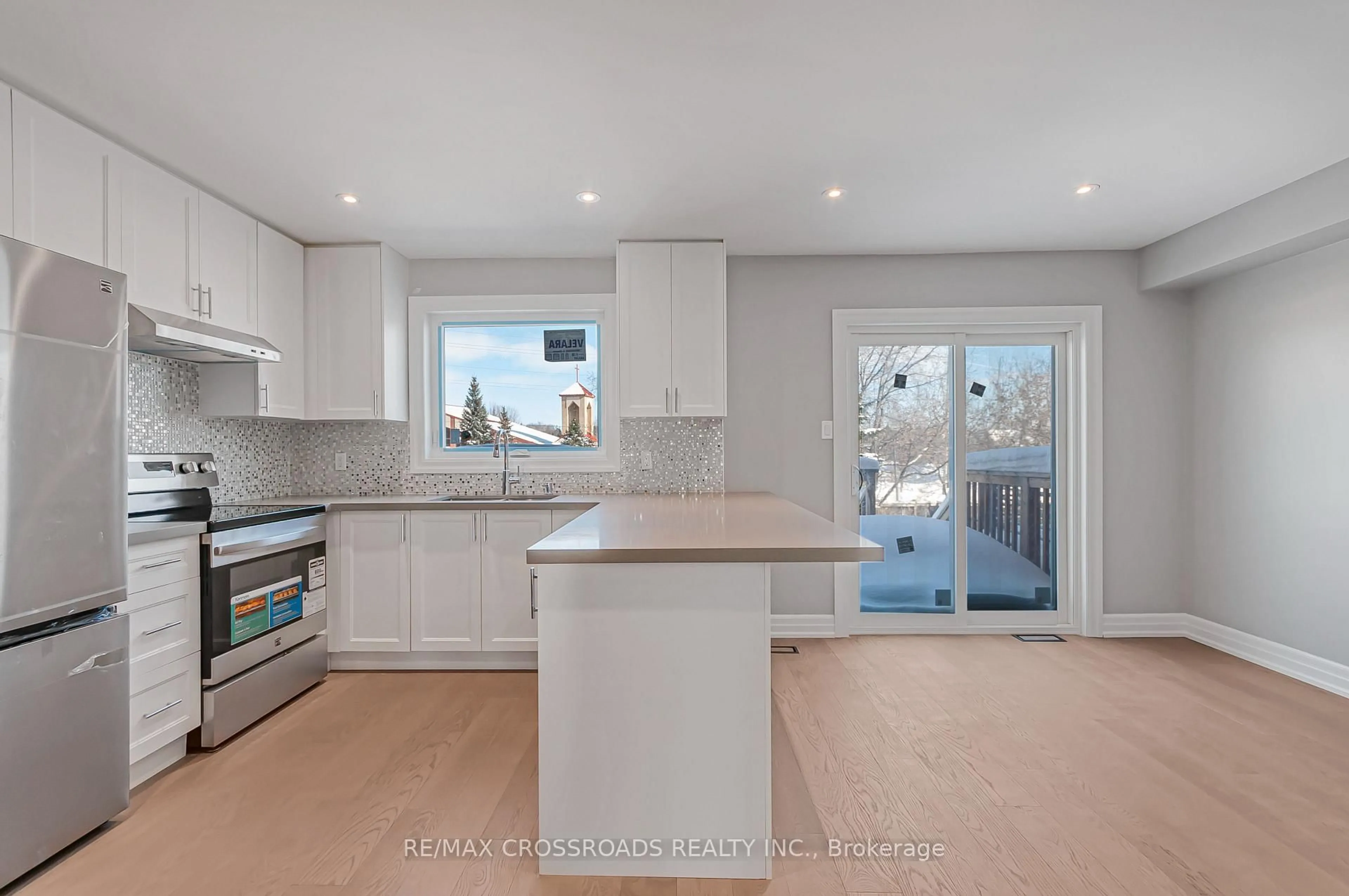 Open concept kitchen, ceramic/tile floor for 51 HATTIE Crt, Georgina Ontario L4P 3C8