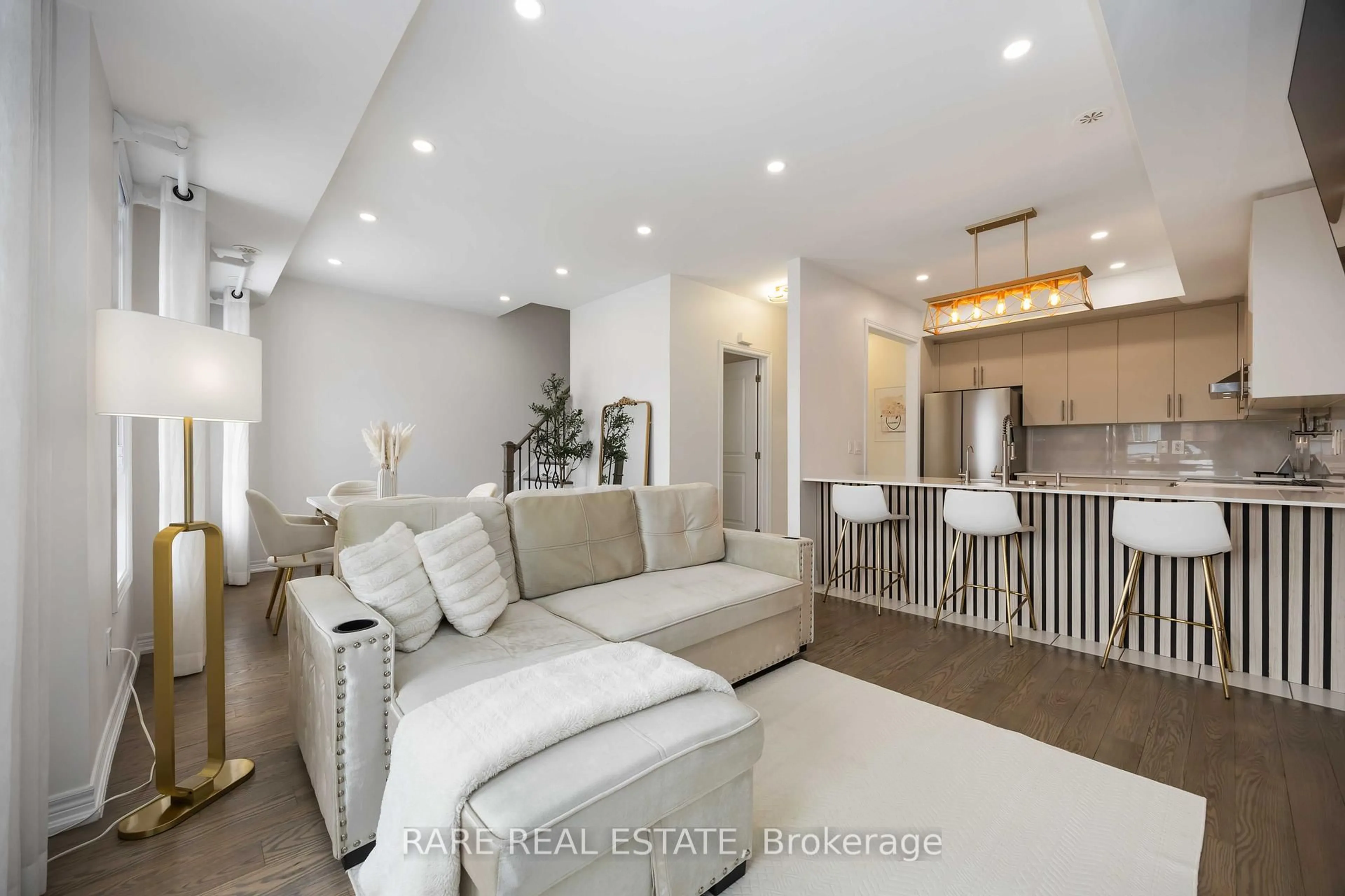 Living room with furniture, unknown for 105 Kayla Cres #8, Vaughan Ontario L6A 4W3