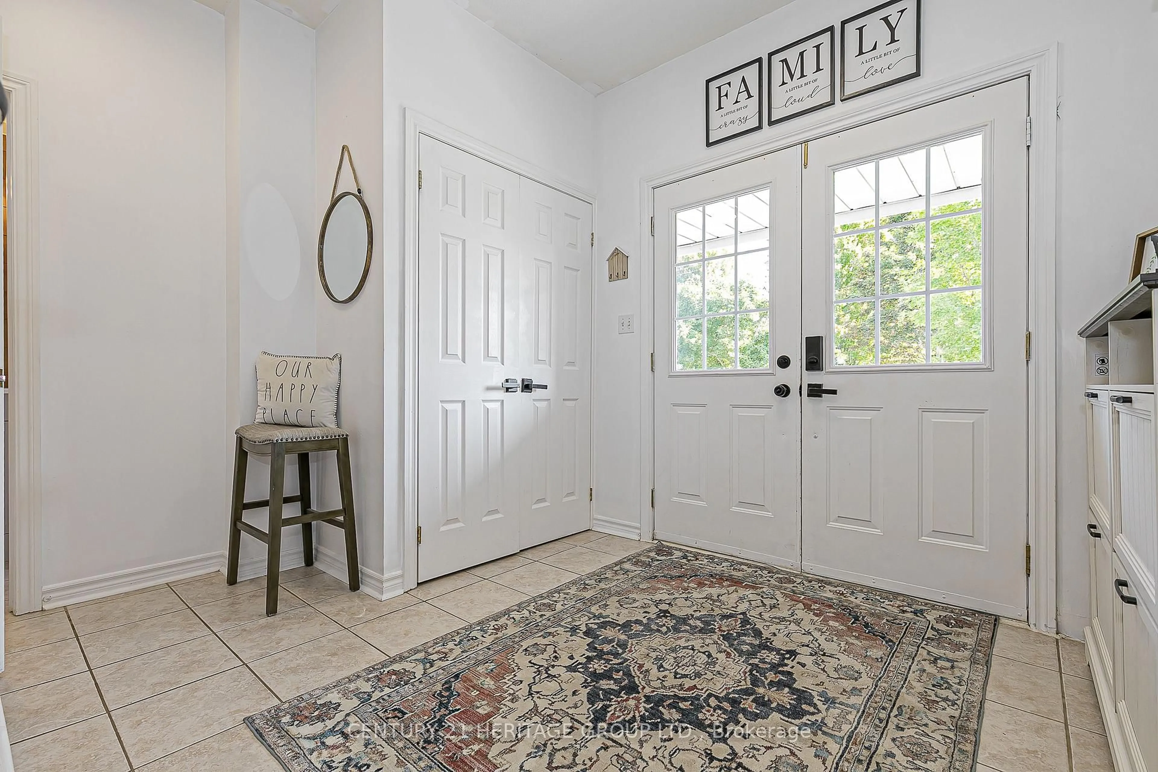 Indoor entryway for 112 Herrema Blvd, Uxbridge Ontario L9P 1X6