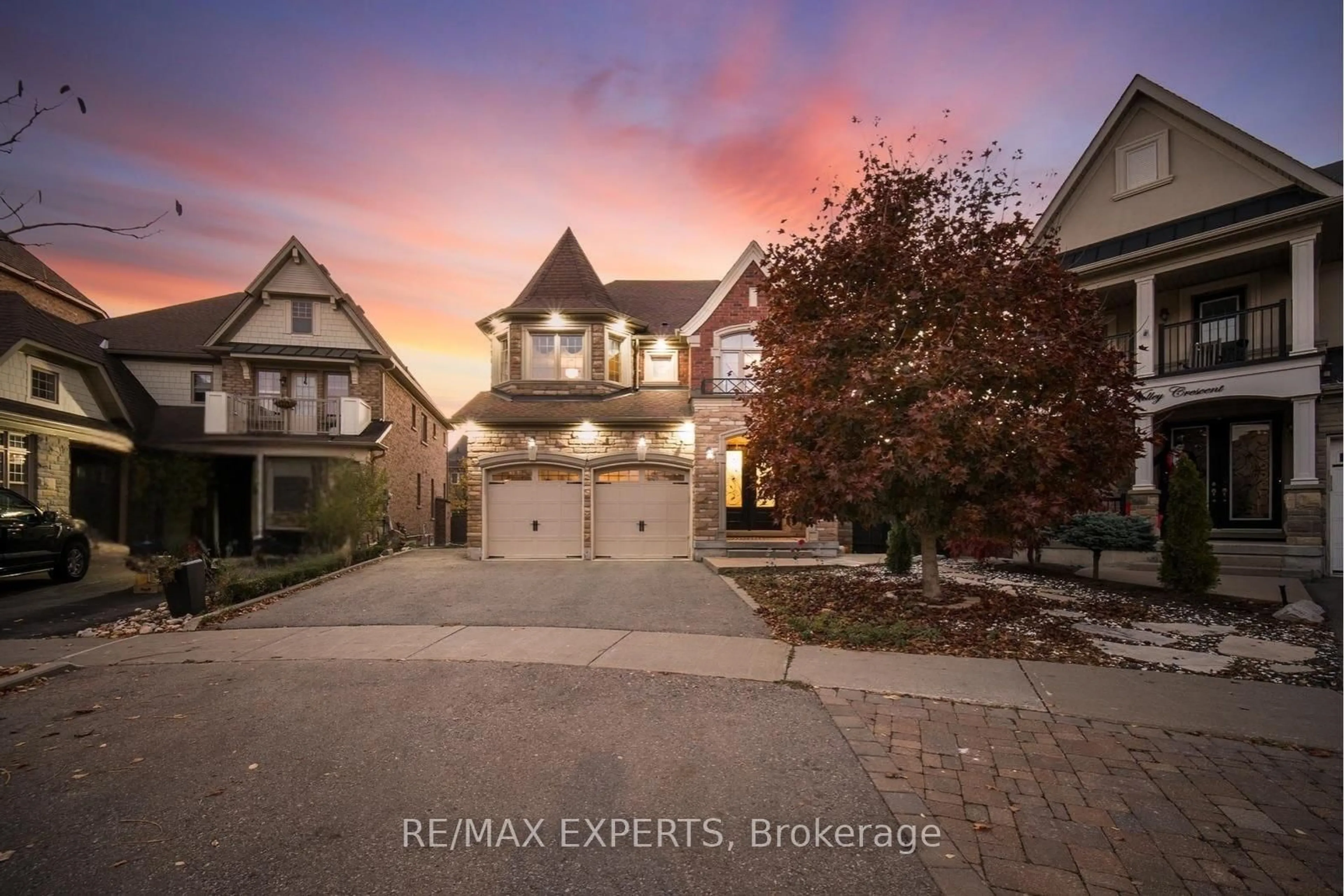 A pic from outside/outdoor area/front of a property/back of a property/a pic from drone, street for 50 Lilly Valley Cres, King Ontario L7B 0B5