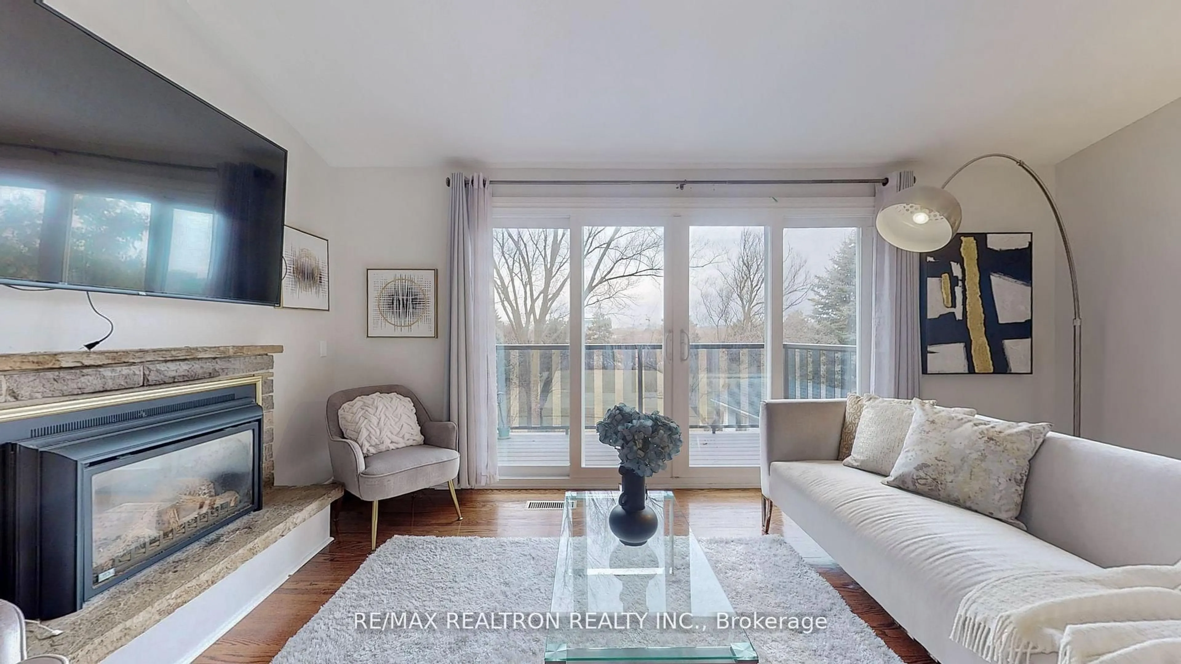 Living room with furniture, wood/laminate floor for 292 Essex Ave, Richmond Hill Ontario L4C 2C2