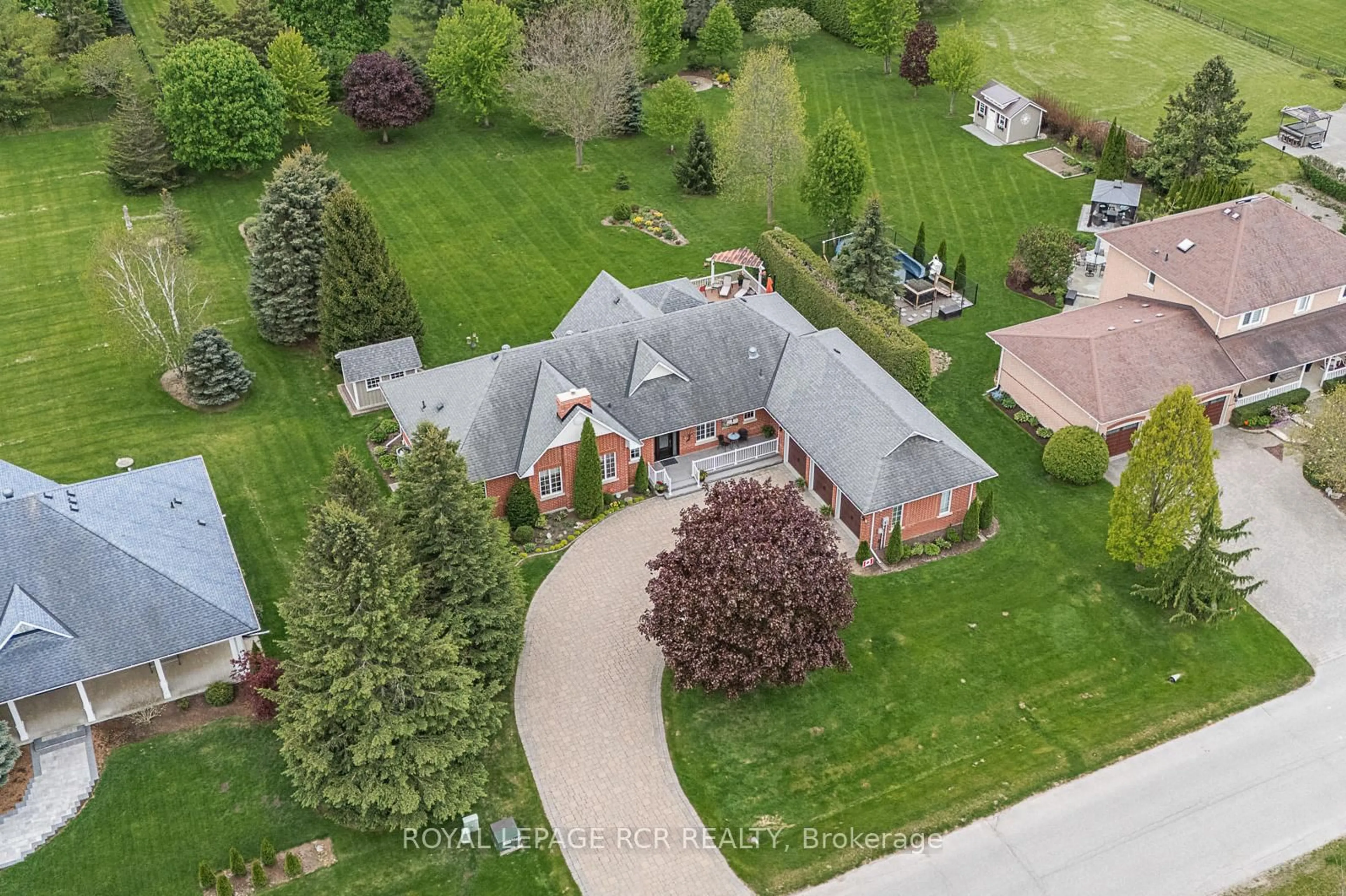 A pic from outside/outdoor area/front of a property/back of a property/a pic from drone, street for 45 McMullen Dr, Whitchurch-Stouffville Ontario L4A 3J2