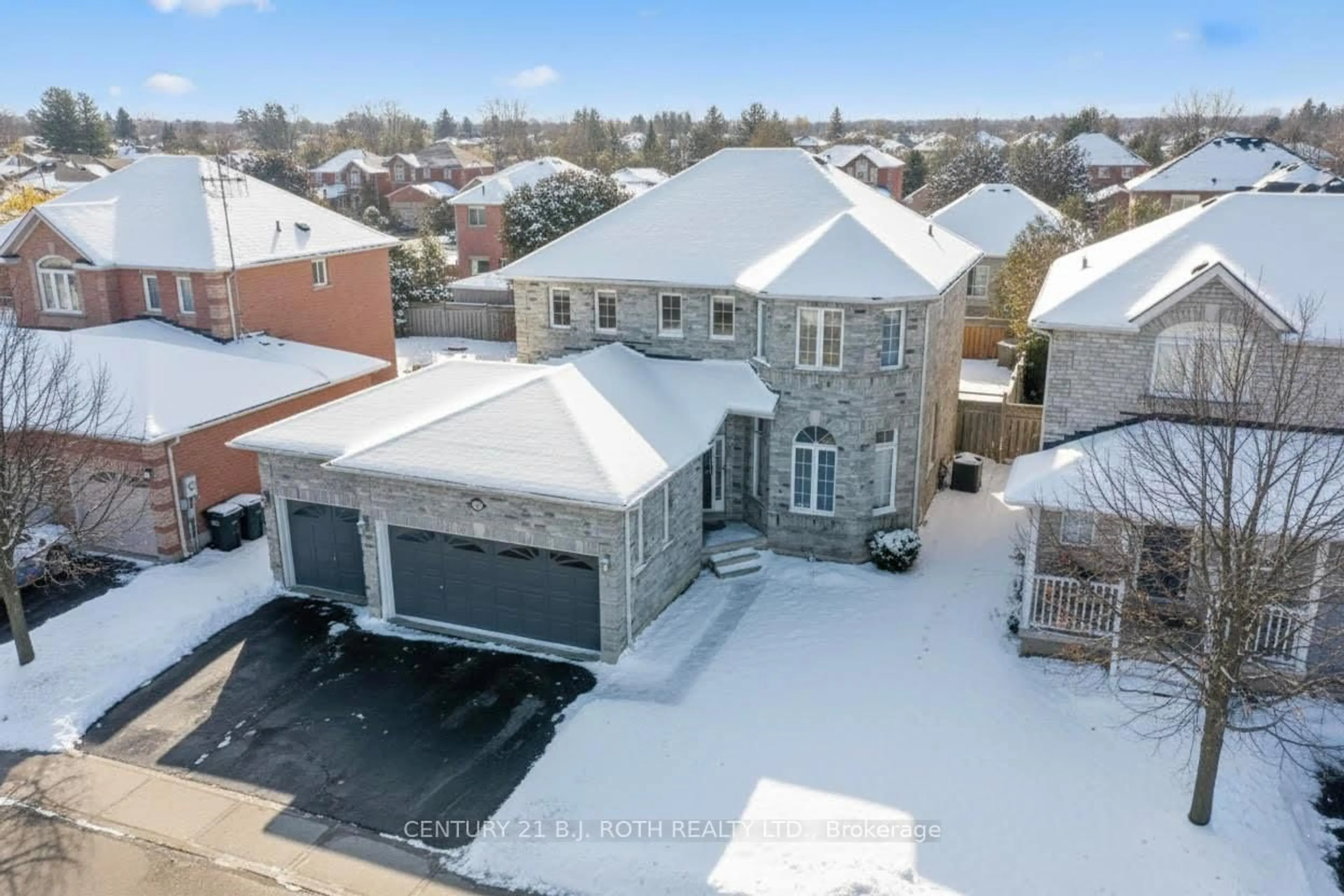 A pic from outside/outdoor area/front of a property/back of a property/a pic from drone, street for 1970 Webster Blvd, Innisfil Ontario L9S 2A5