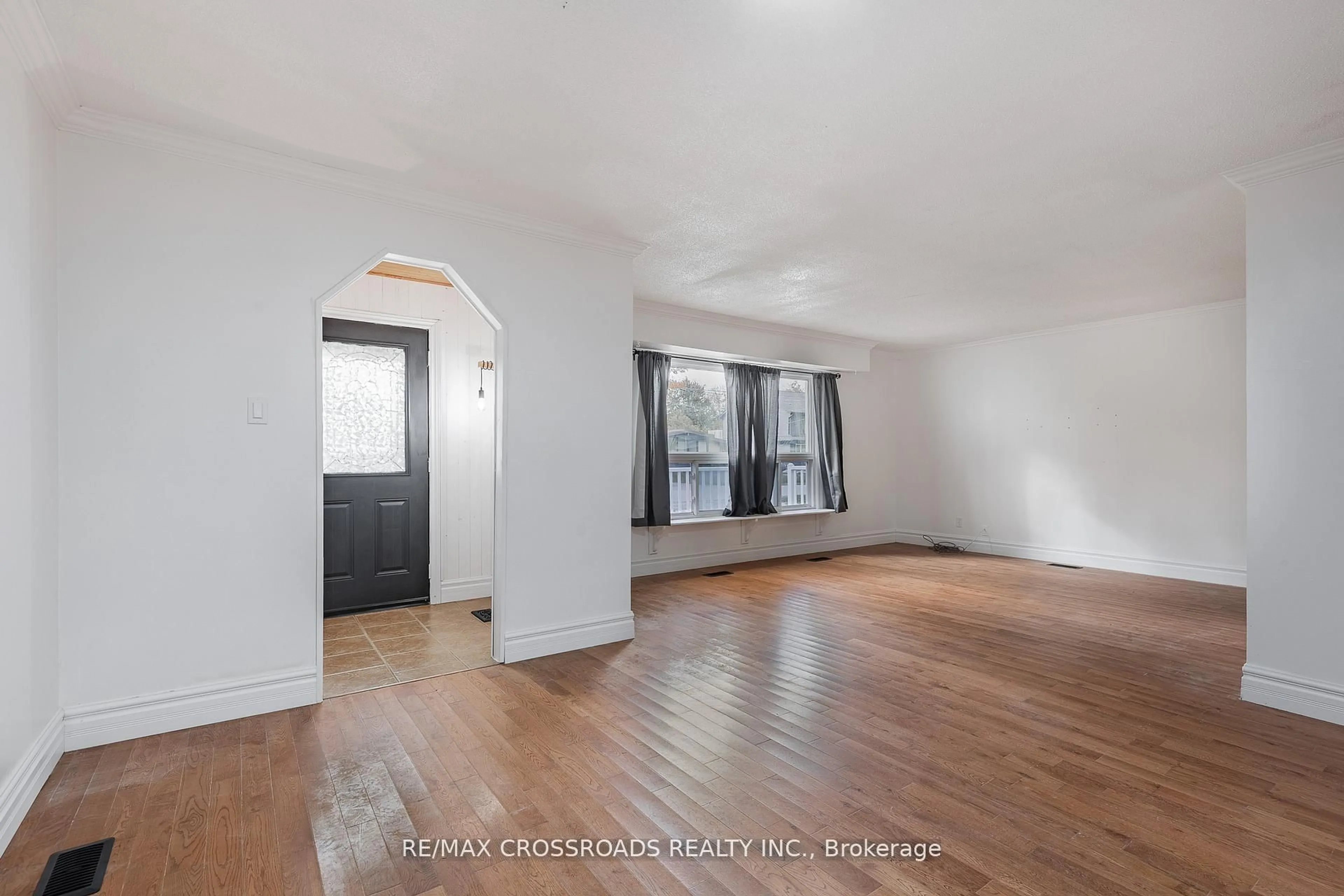 A pic of a room for 324 Tampa Dr, Georgina Ontario L4P 3A4