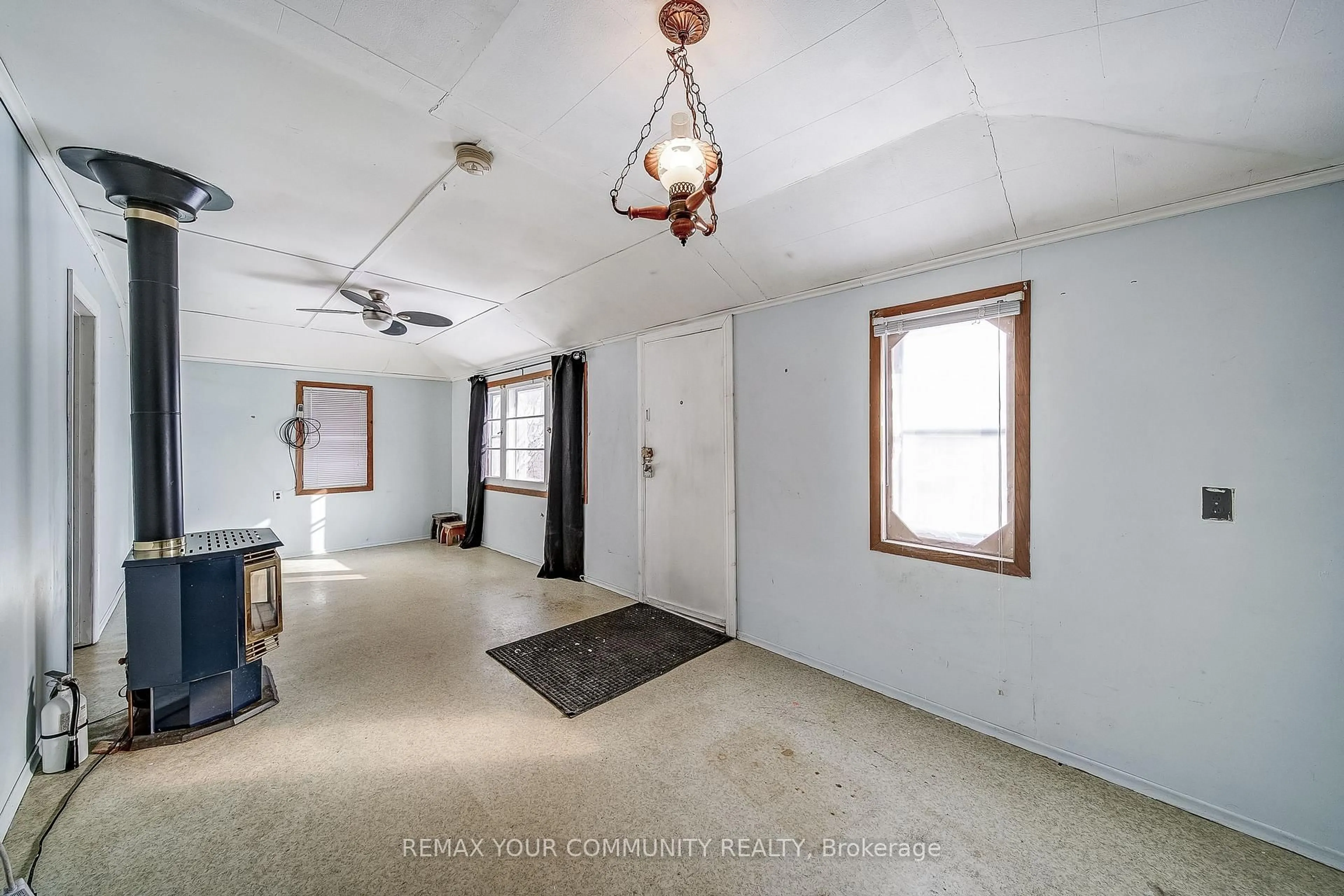 A pic of a room for 280 Pasadena Dr, Georgina Ontario L4P 2Y9