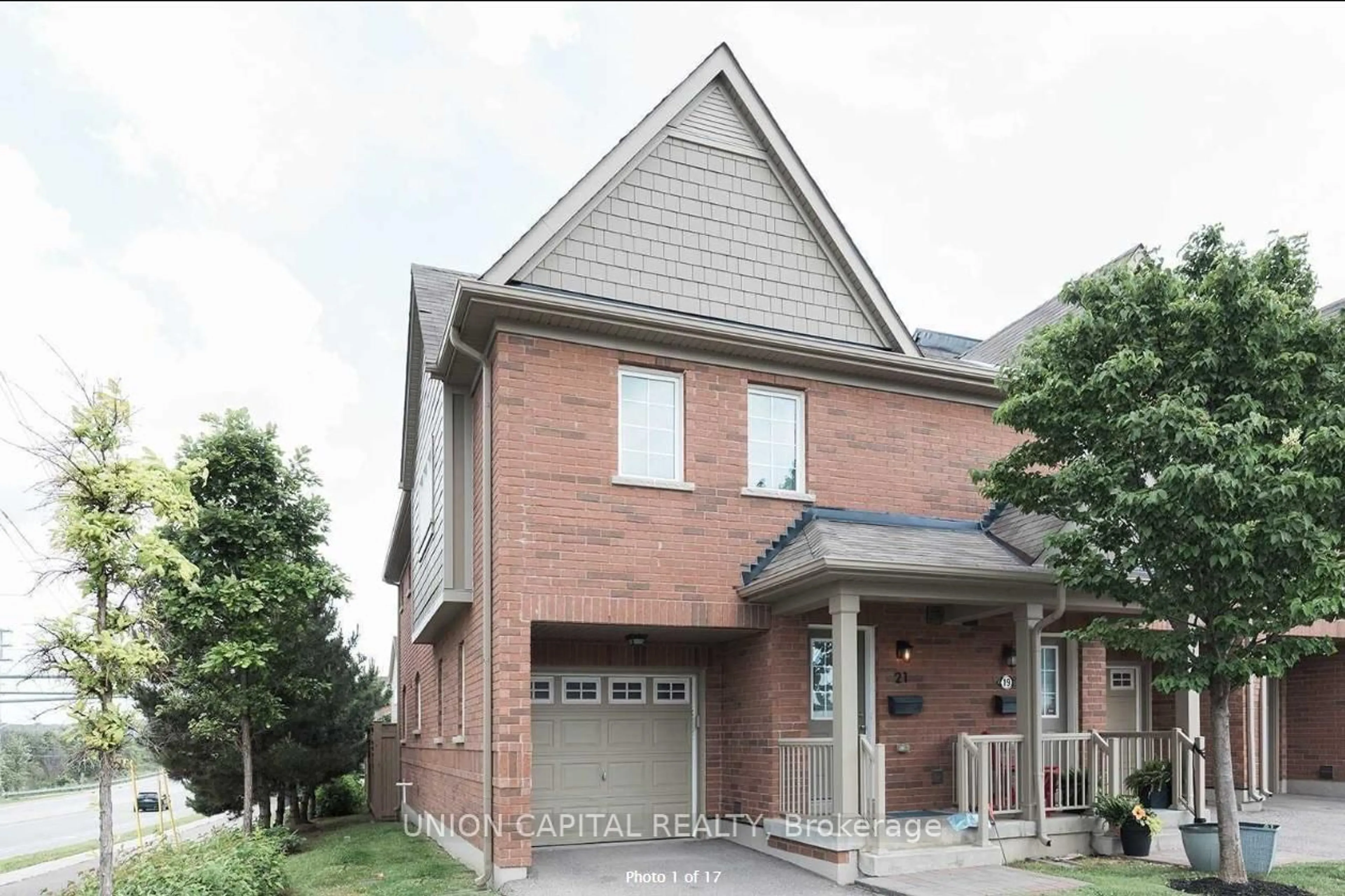 Home with brick exterior material, street for 21 Winn Pl, Aurora Ontario L4G 0S2