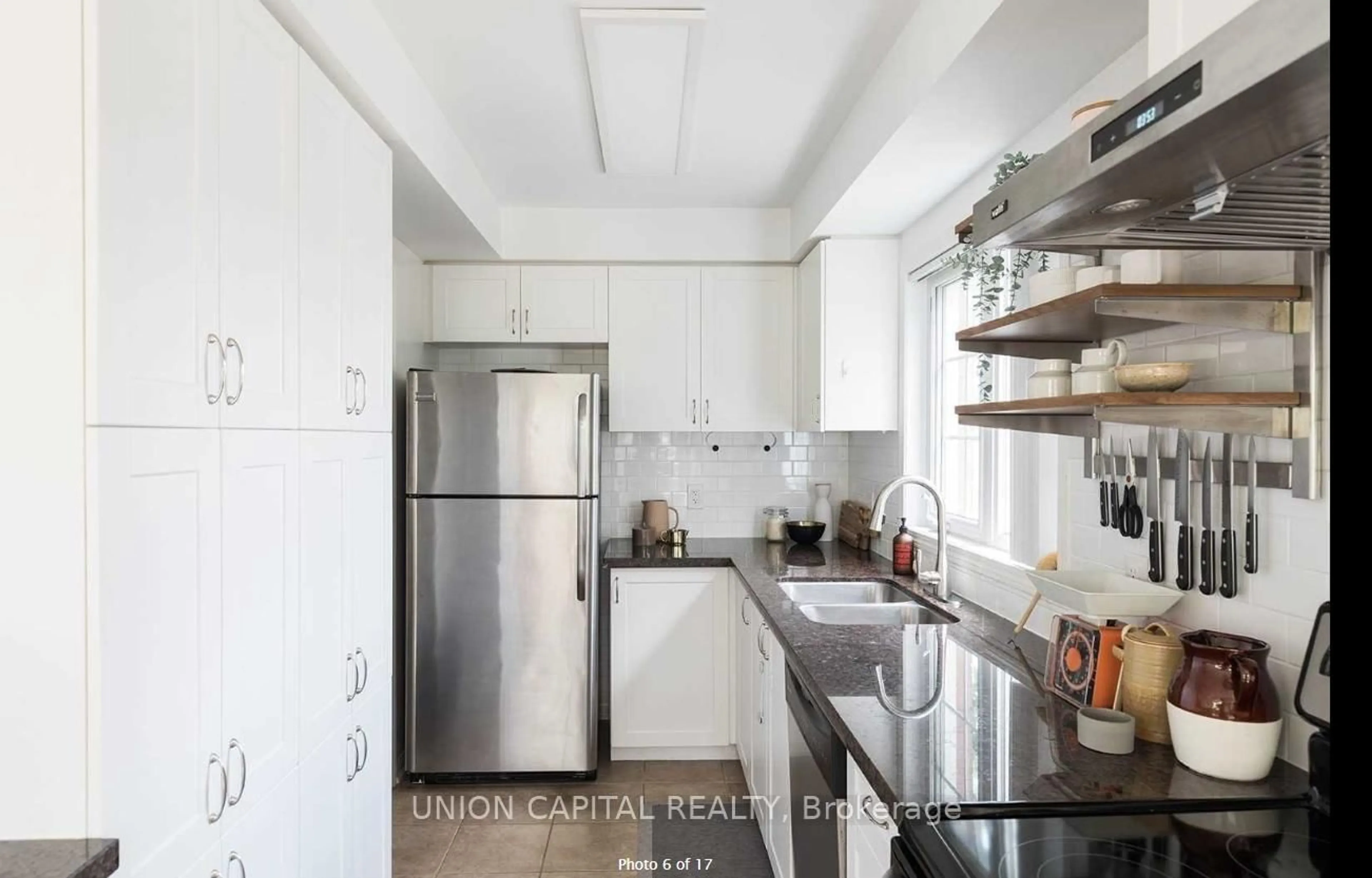 Standard kitchen, unknown for 21 Winn Pl, Aurora Ontario L4G 0S2