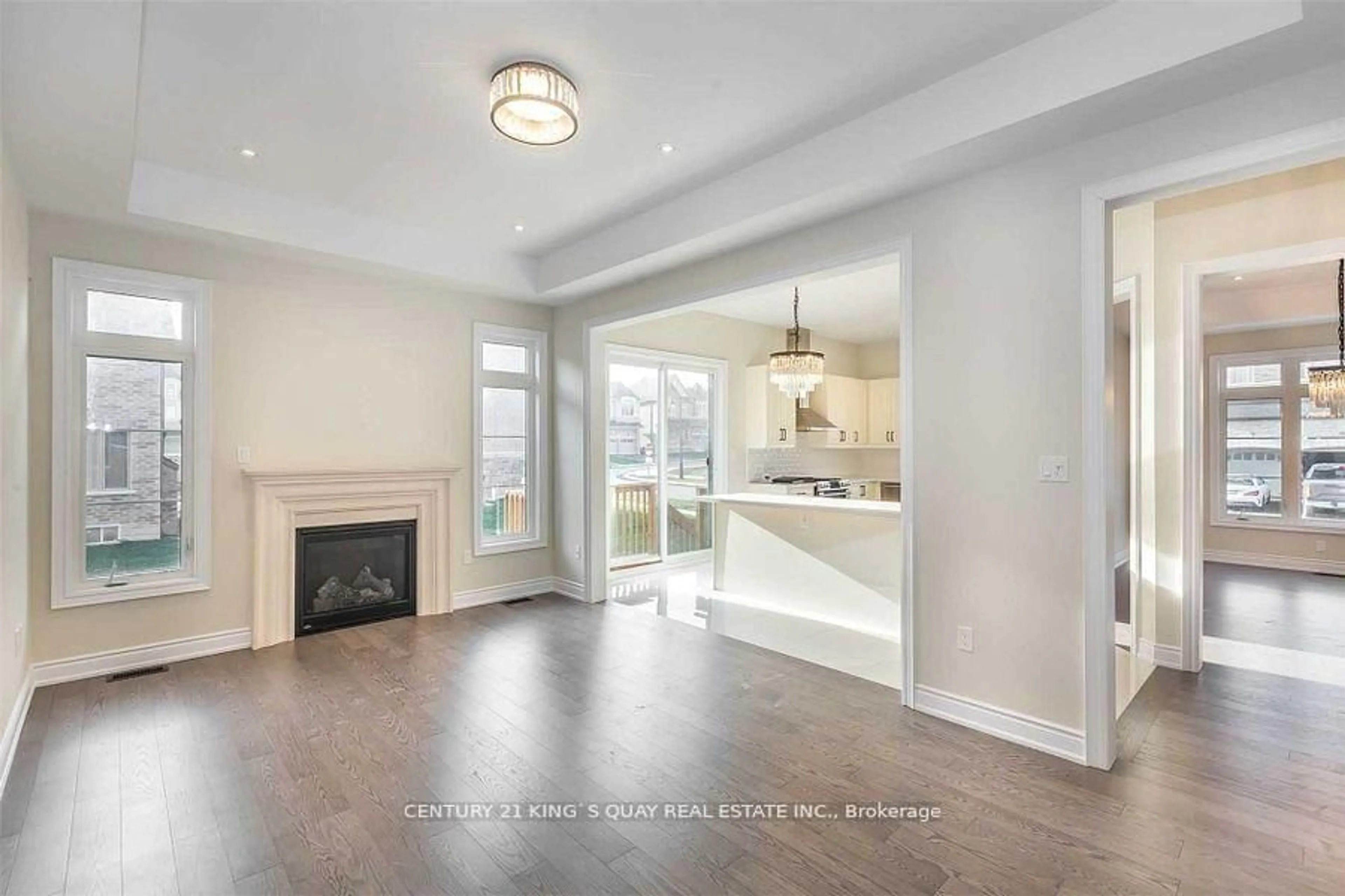 Open concept kitchen, unknown for 102 Giardina Cres, Richmond Hill Ontario L4B 0G2