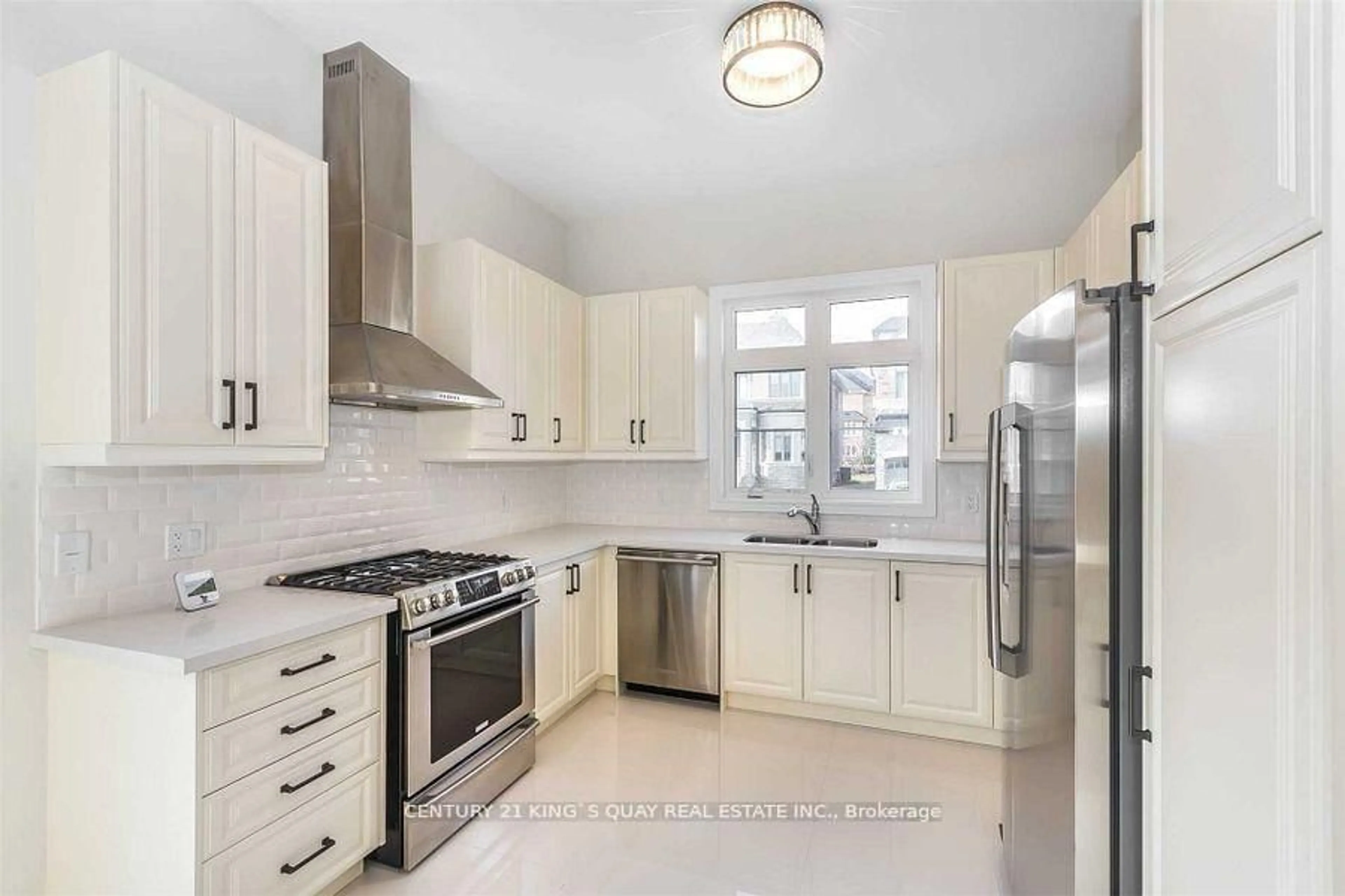 Unknown for 102 Giardina Cres, Richmond Hill Ontario L4B 0G2