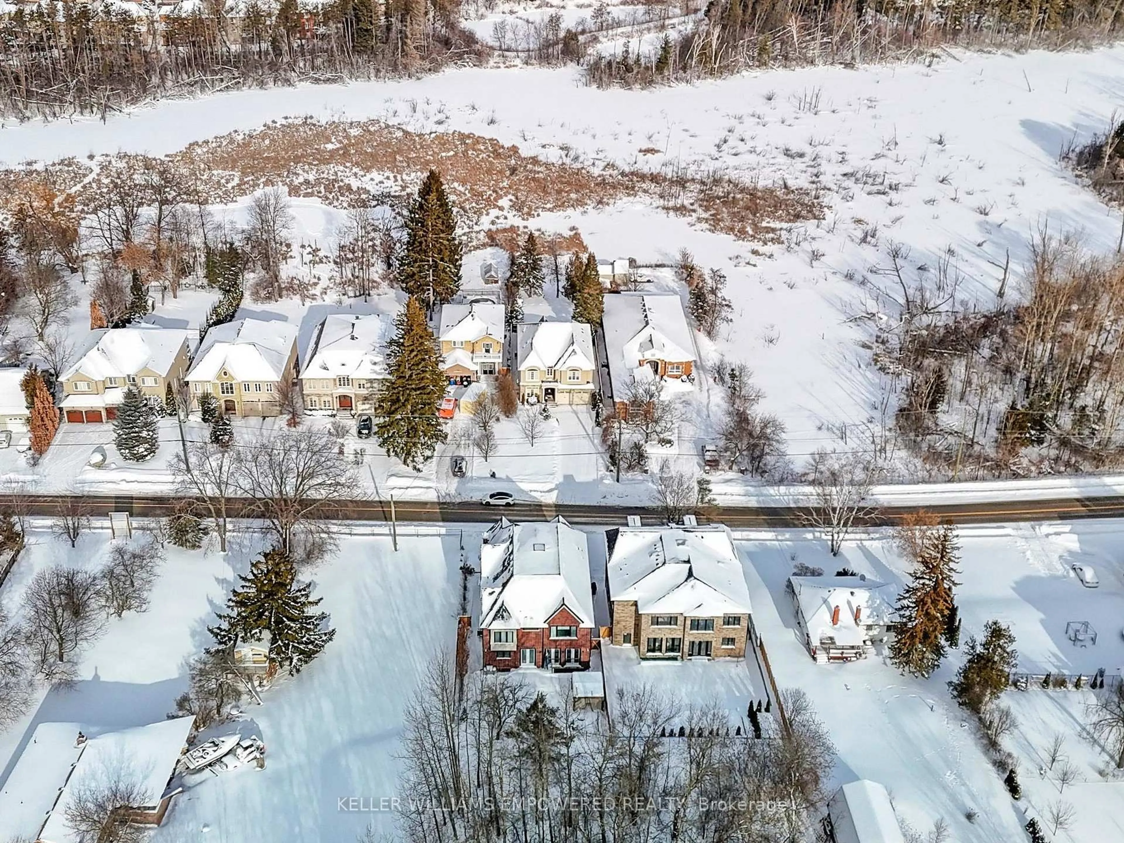 A pic from outside/outdoor area/front of a property/back of a property/a pic from drone, street for 69 Snively St, Richmond Hill Ontario L4E 3E7