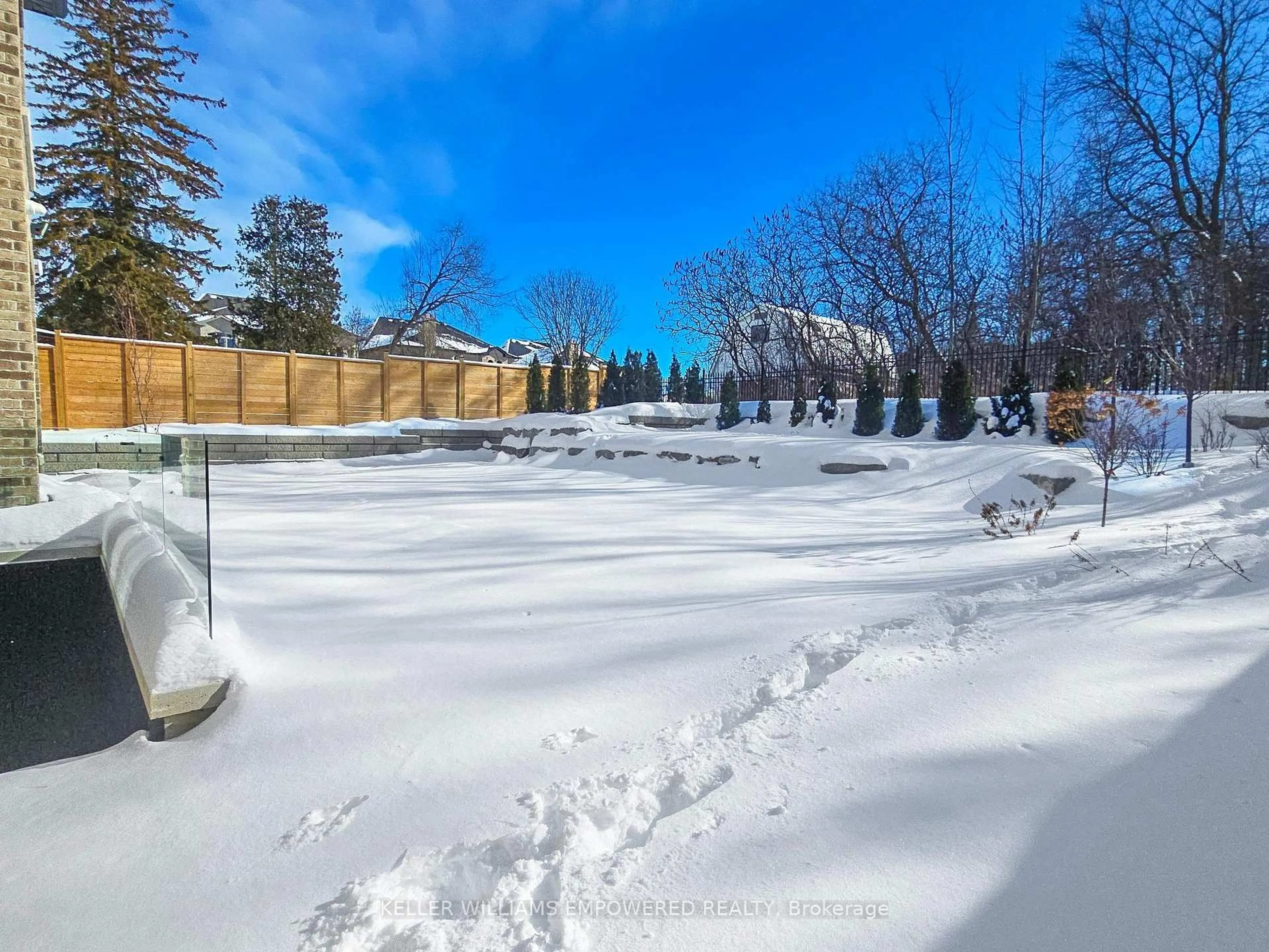 A pic from outside/outdoor area/front of a property/back of a property/a pic from drone, street for 69 Snively St, Richmond Hill Ontario L4E 3E7