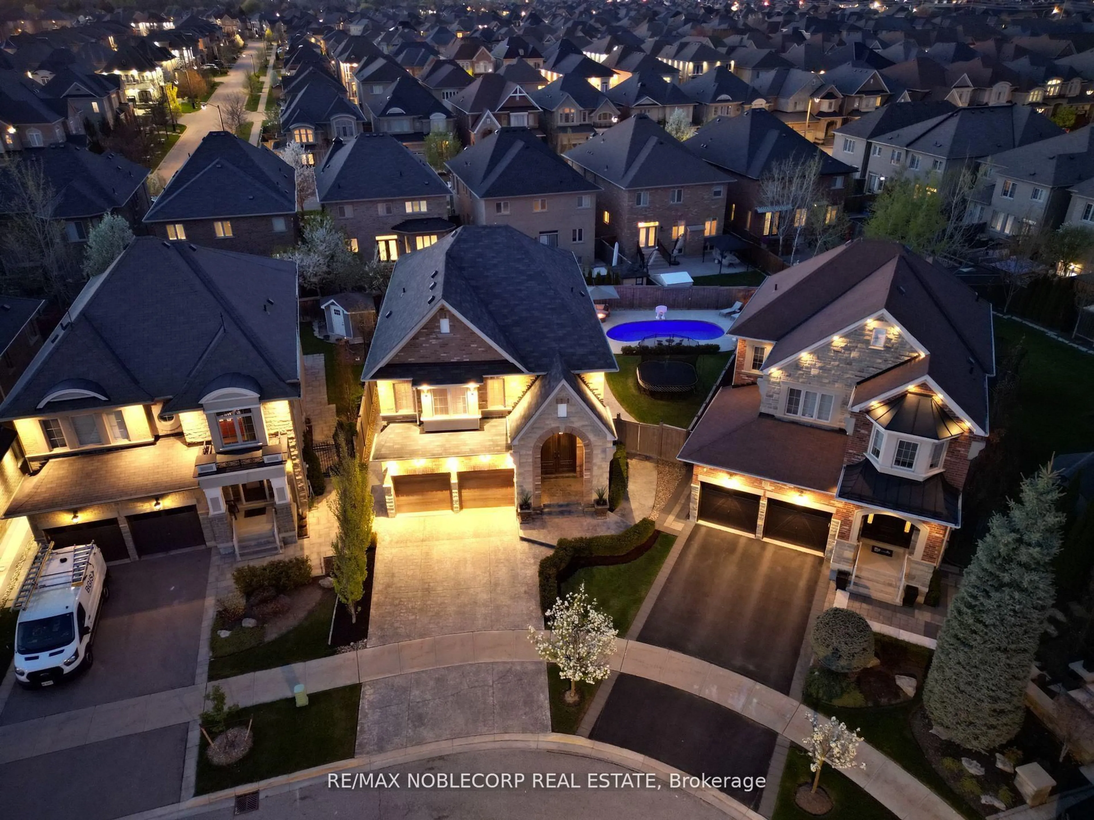 A pic from outside/outdoor area/front of a property/back of a property/a pic from drone, street for 27 Gorman Ave, Vaughan Ontario L4H 3L4