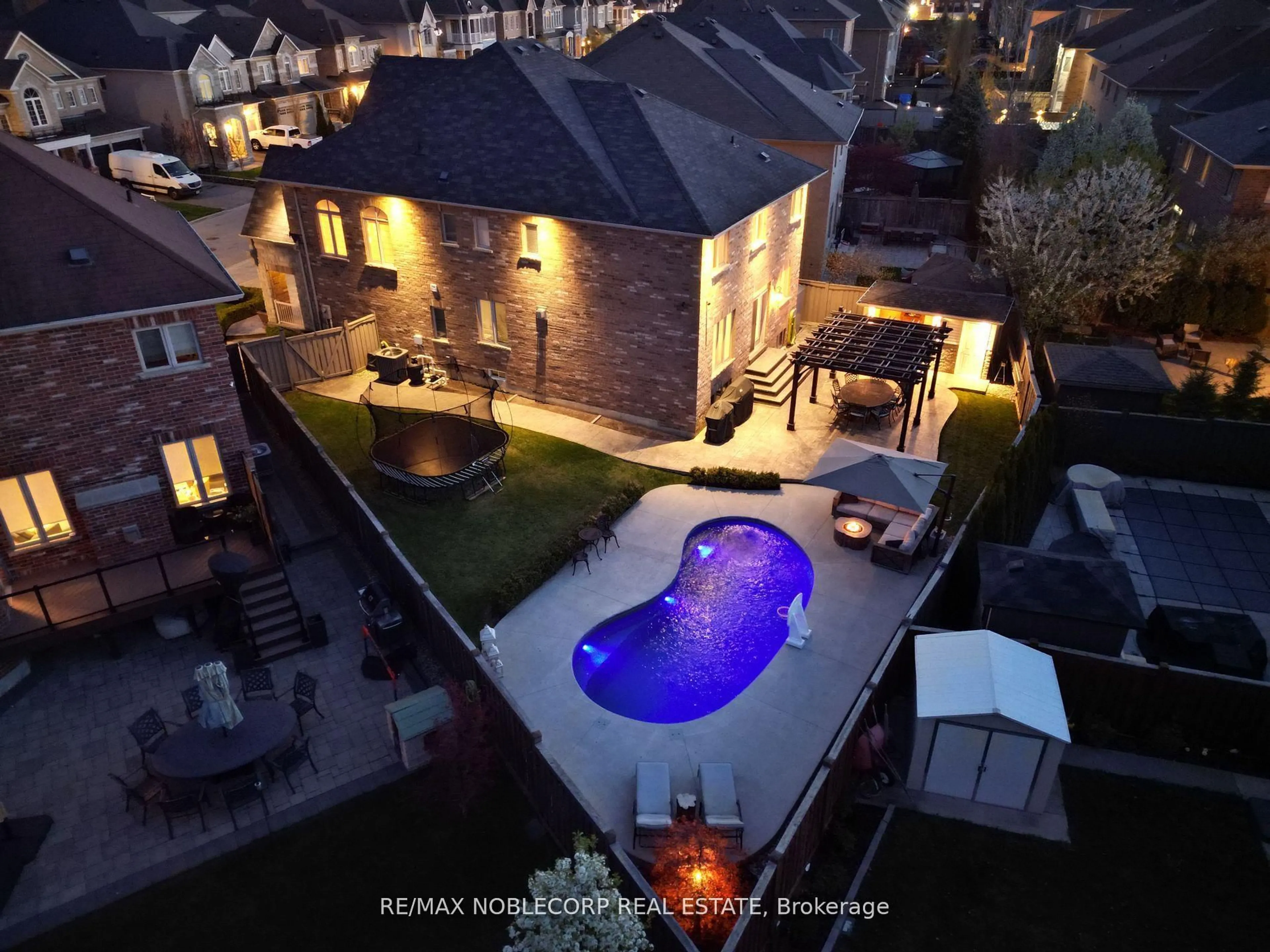 A pic from outside/outdoor area/front of a property/back of a property/a pic from drone, street for 27 Gorman Ave, Vaughan Ontario L4H 3L4