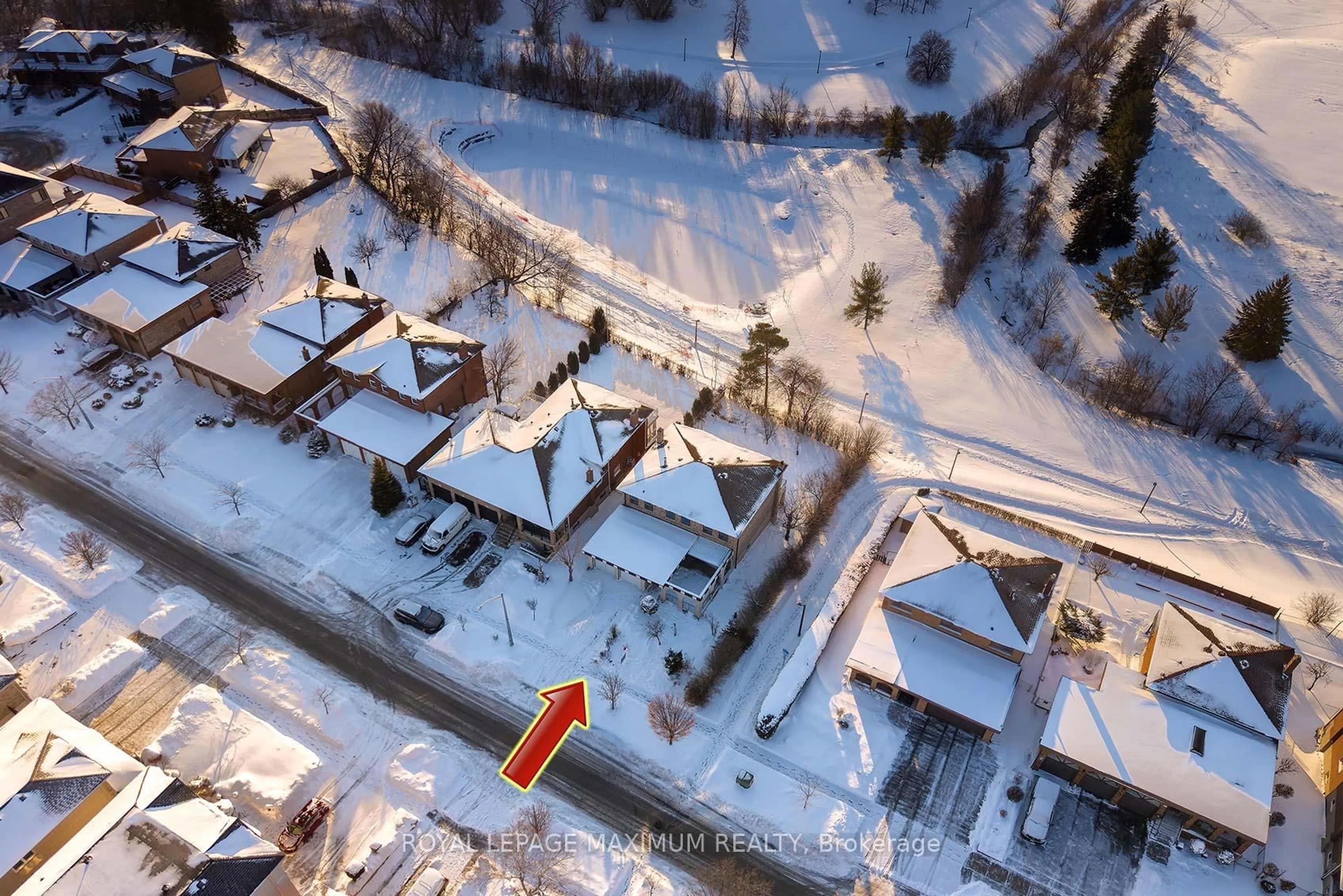 A pic from outside/outdoor area/front of a property/back of a property/a pic from drone, street for 45 Houston Rd, Vaughan Ontario L4L 1V2