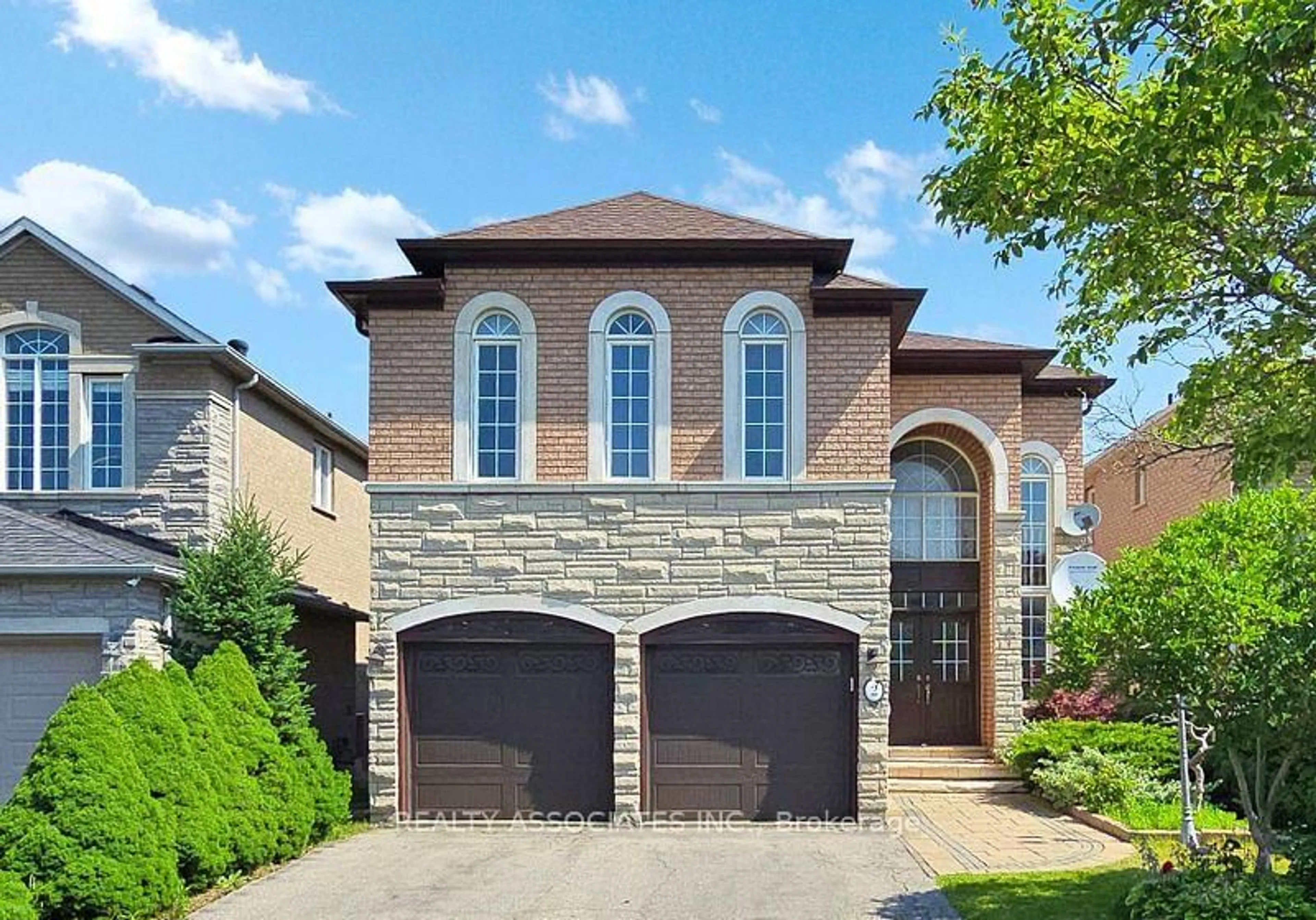 Home with brick exterior material, street for 2 Lord Nelson Crt, Richmond Hill Ontario L4S 1Y1