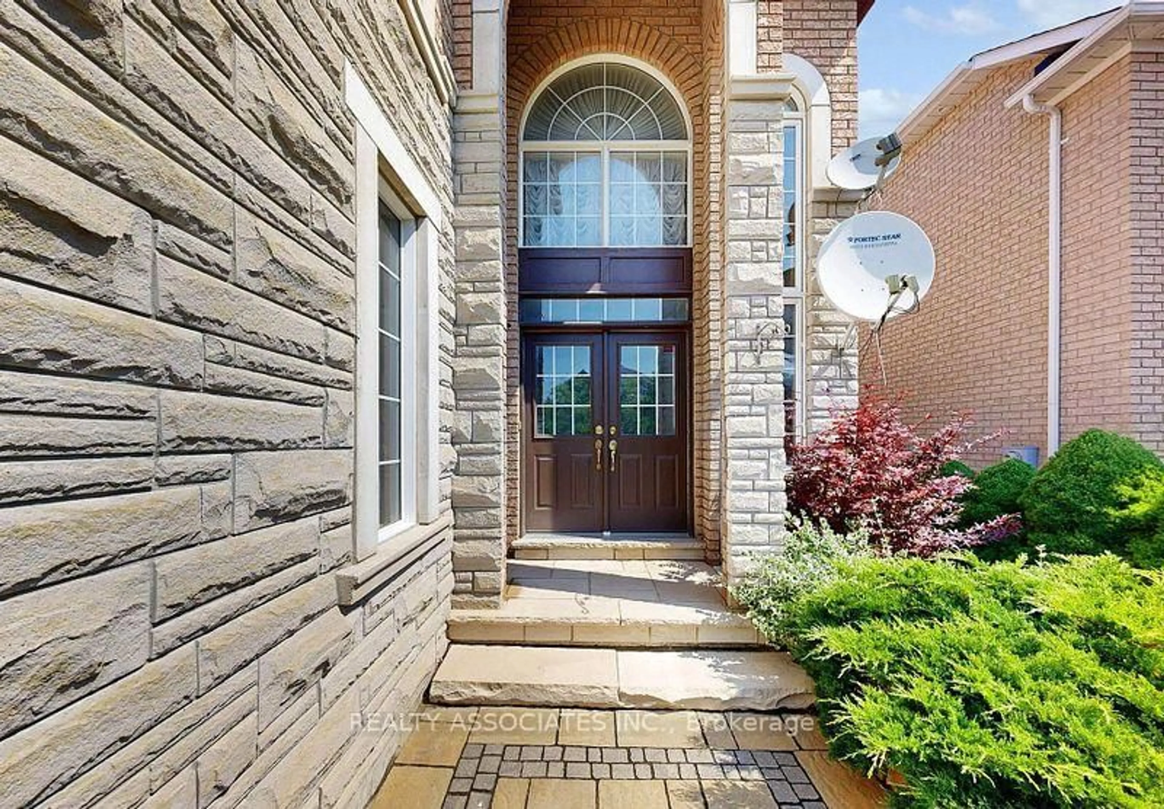 Home with brick exterior material, street for 2 Lord Nelson Crt, Richmond Hill Ontario L4S 1Y1