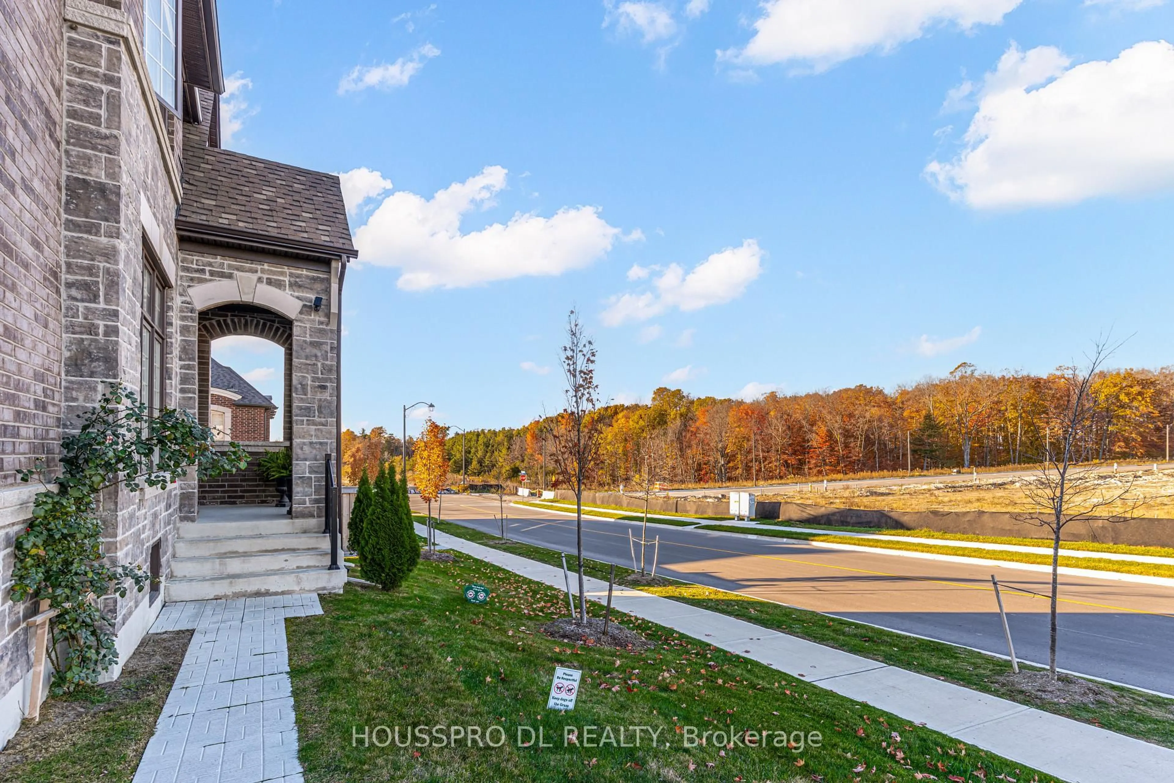 Unknown for 136 Carriage Shop Bend, East Gwillimbury Ontario L9N 0Y3