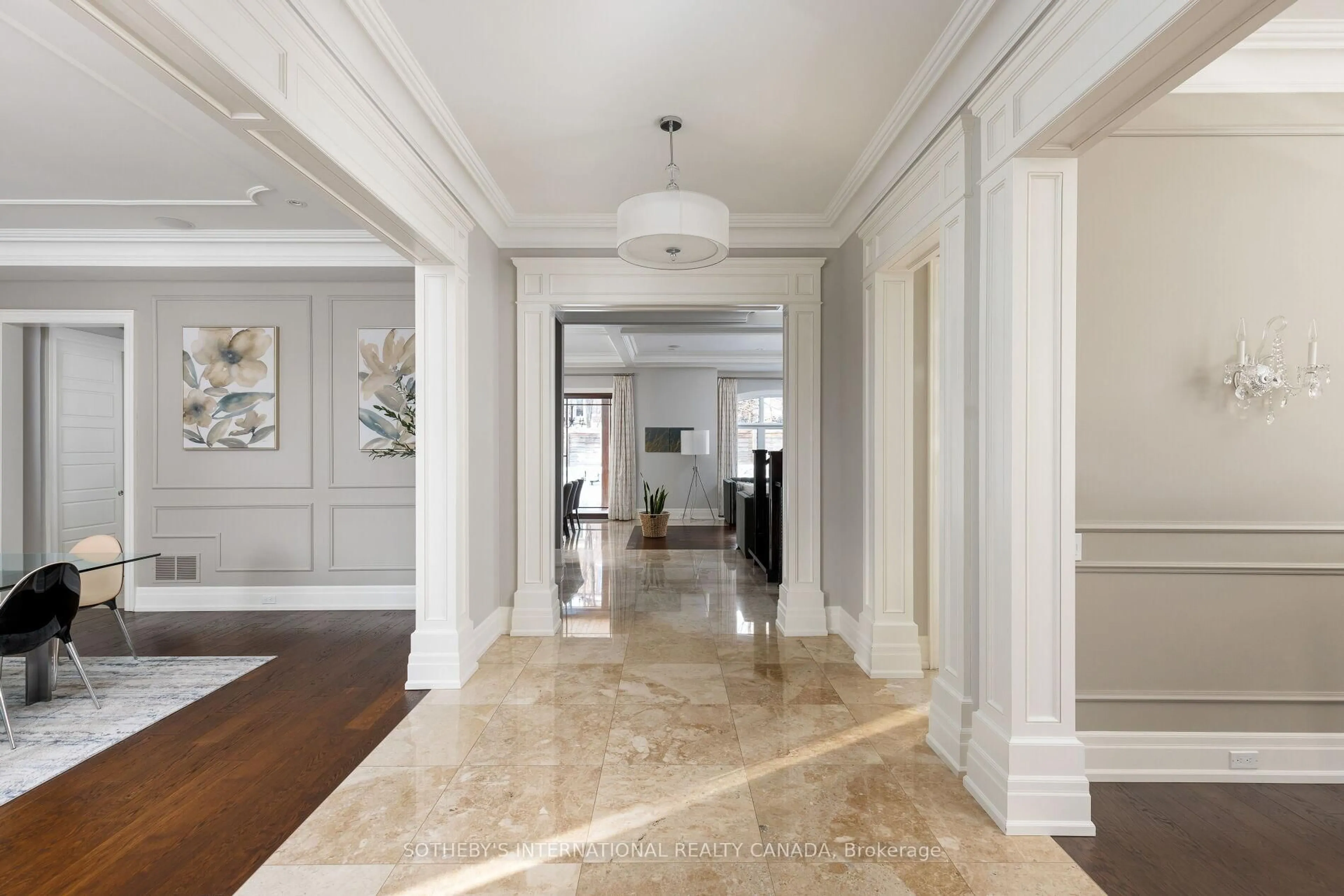 Indoor foyer for 6 Weller Cres, Vaughan Ontario L6A 1E4