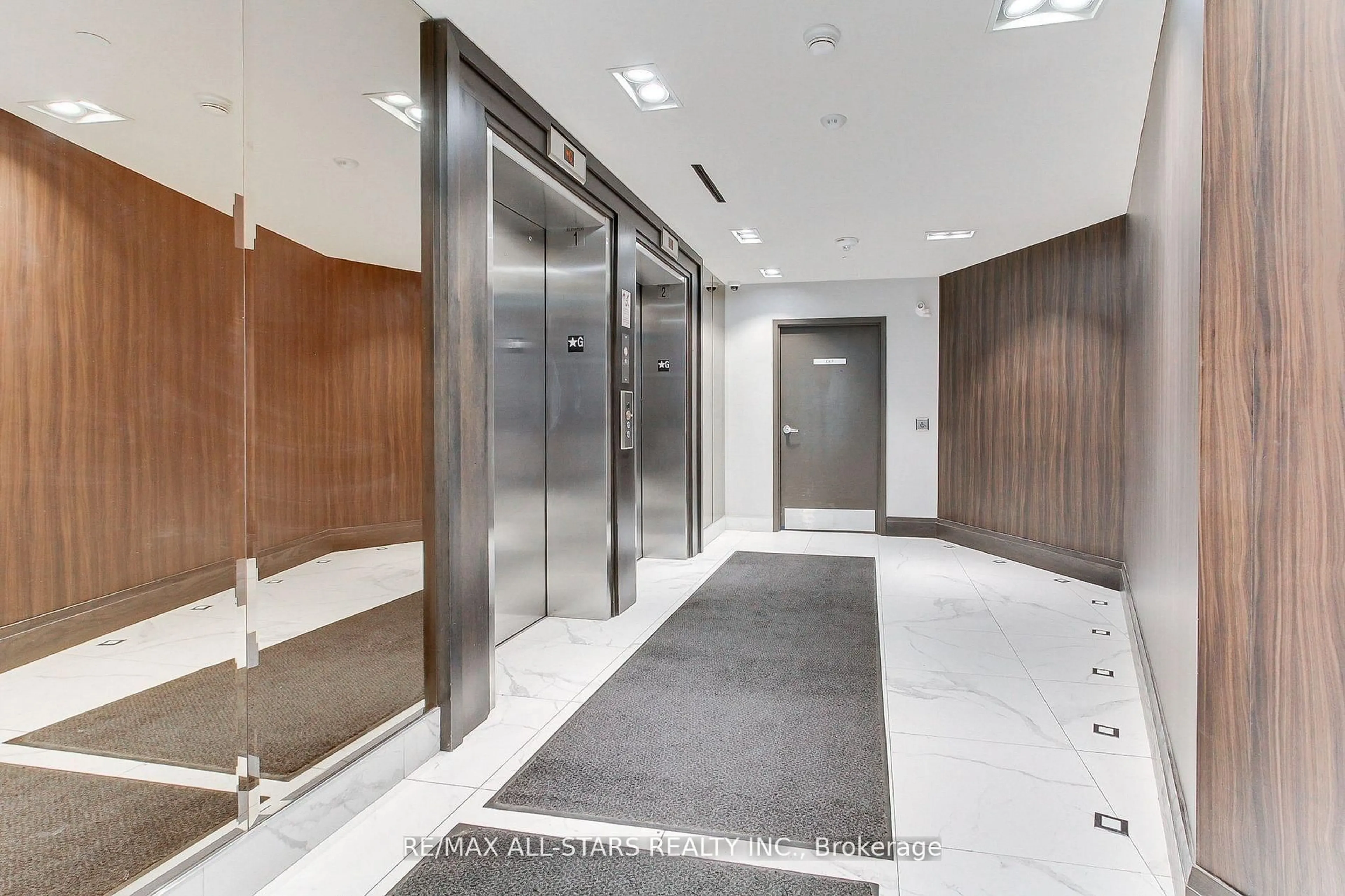 Indoor foyer for 6235 Main St #207, Whitchurch-Stouffville Ontario L4A 4R3