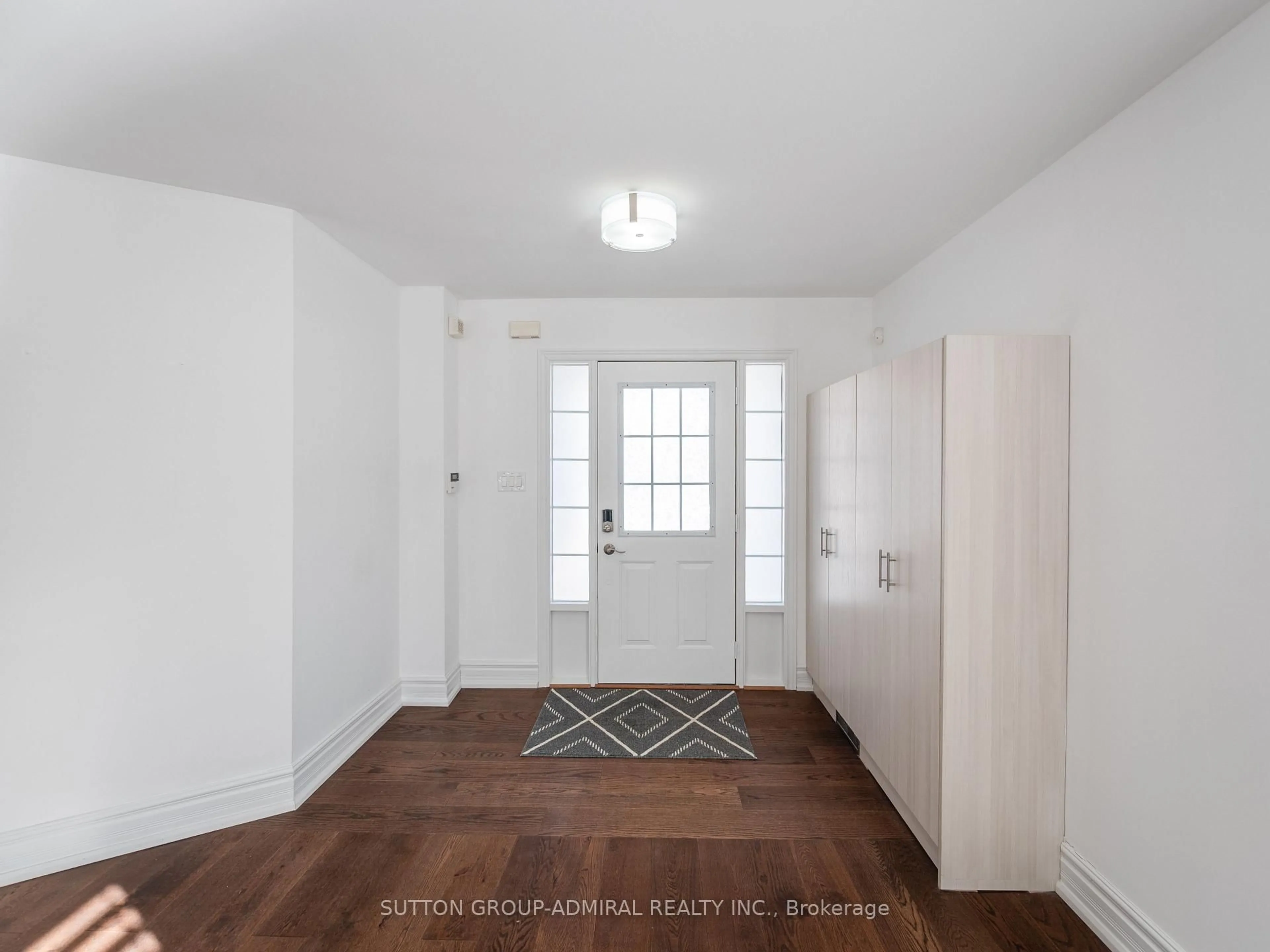 Indoor entryway for 172 Kingsview Dr, Vaughan Ontario L4H 2Z3