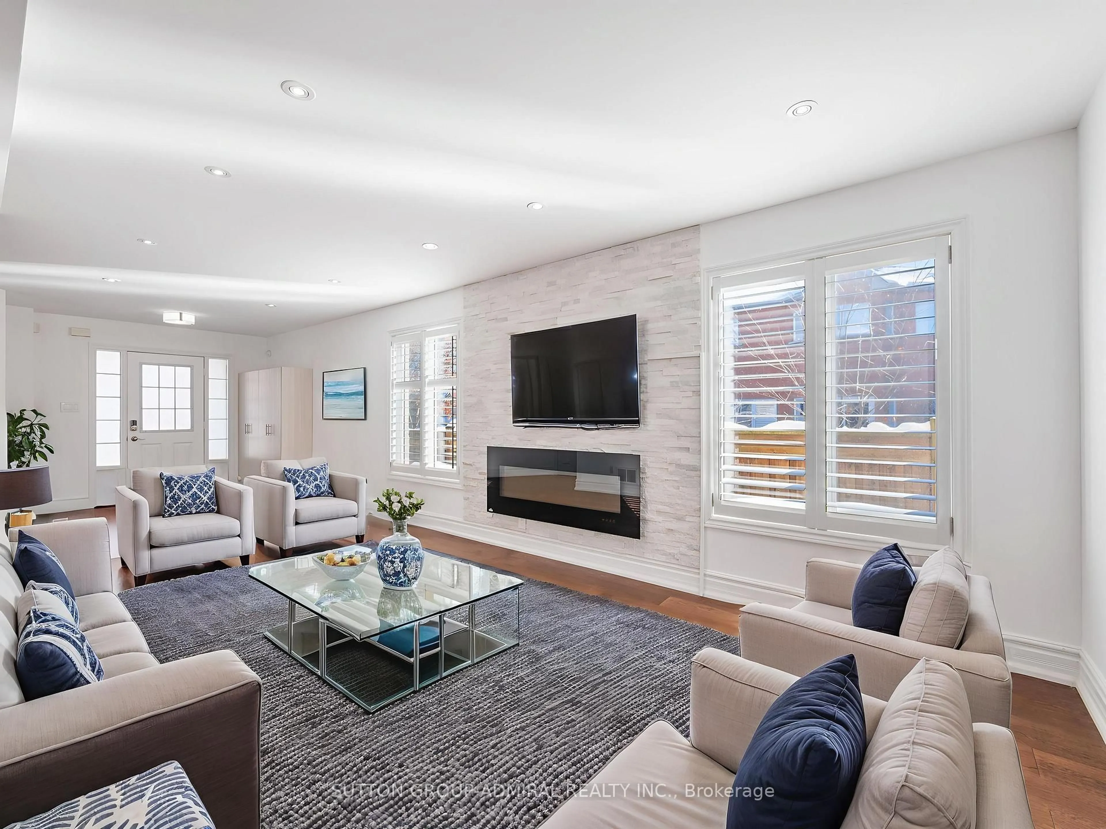 Living room with furniture, unknown for 172 Kingsview Dr, Vaughan Ontario L4H 2Z3