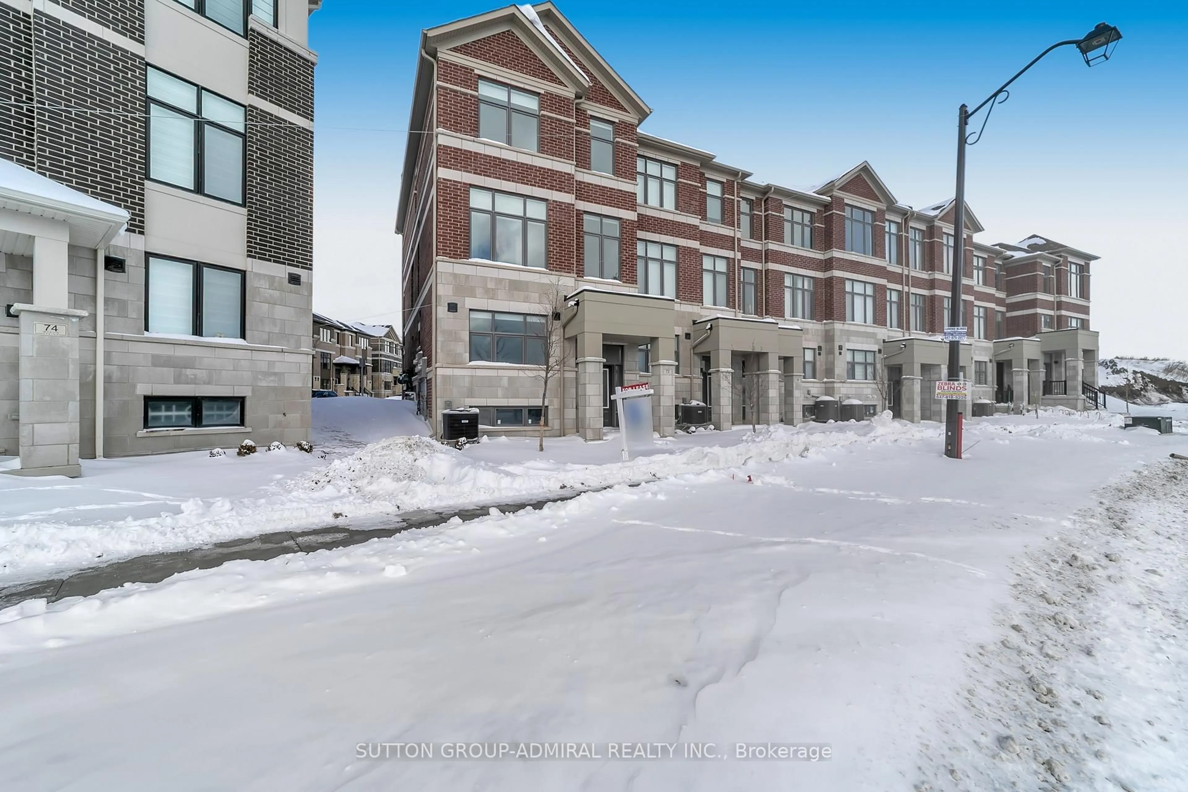 A pic from outside/outdoor area/front of a property/back of a property/a pic from drone, street for 72 Lunay Dr, Richmond Hill Ontario L4S 0P2